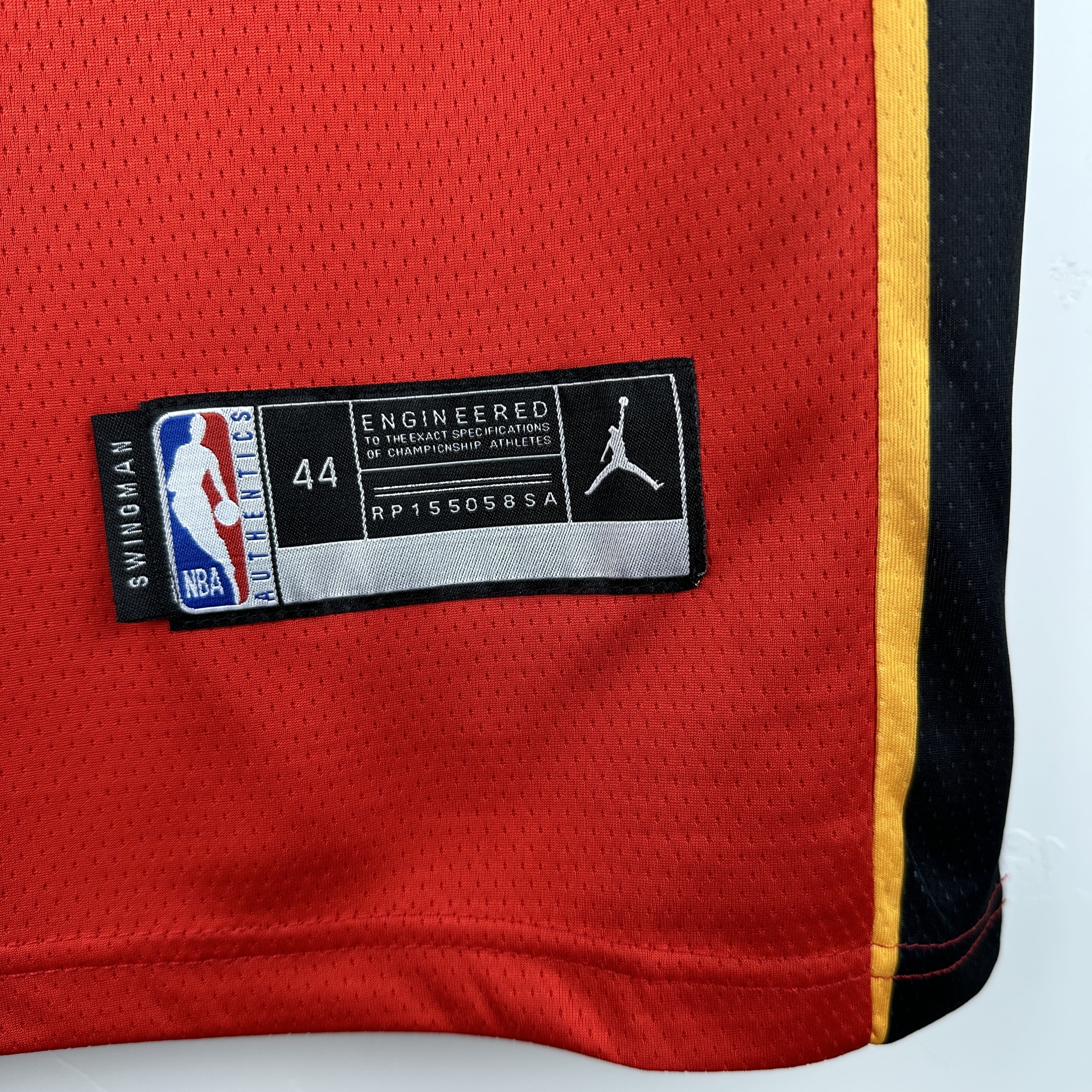 Embroidered Heat V-neck red No. 14 Herro