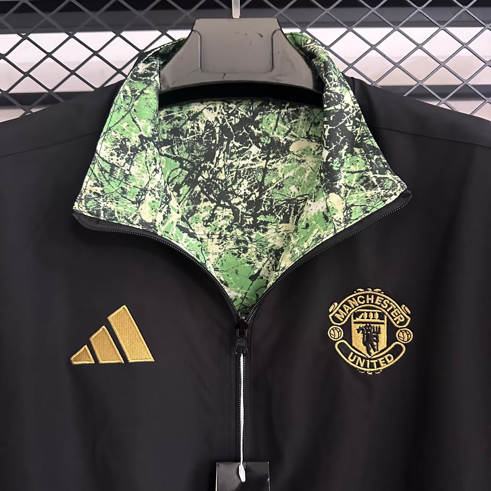 2025/26 Manchester United Reversible Windbreaker