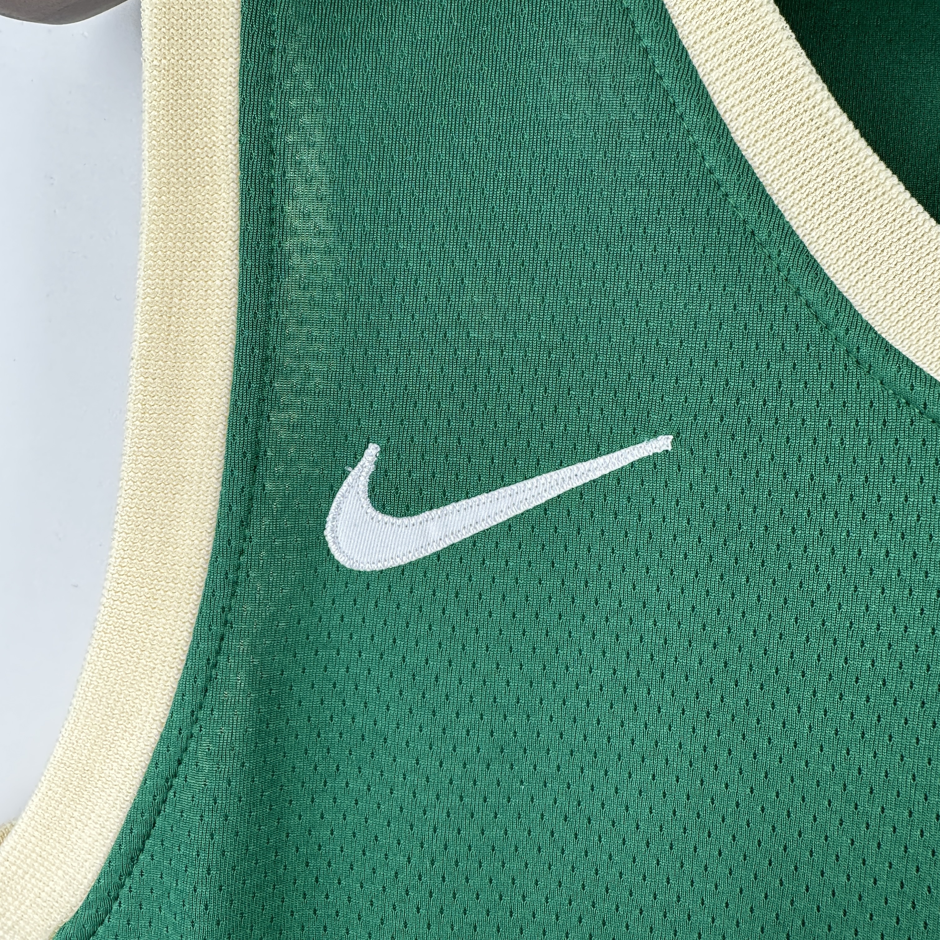 Embroidered Bucks V-neck Green No. 0 Lillard