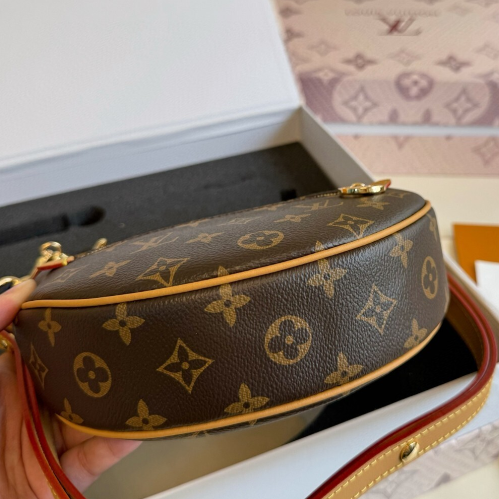 Louis Vuitton Loop Monogram 9.1 Inches M81098