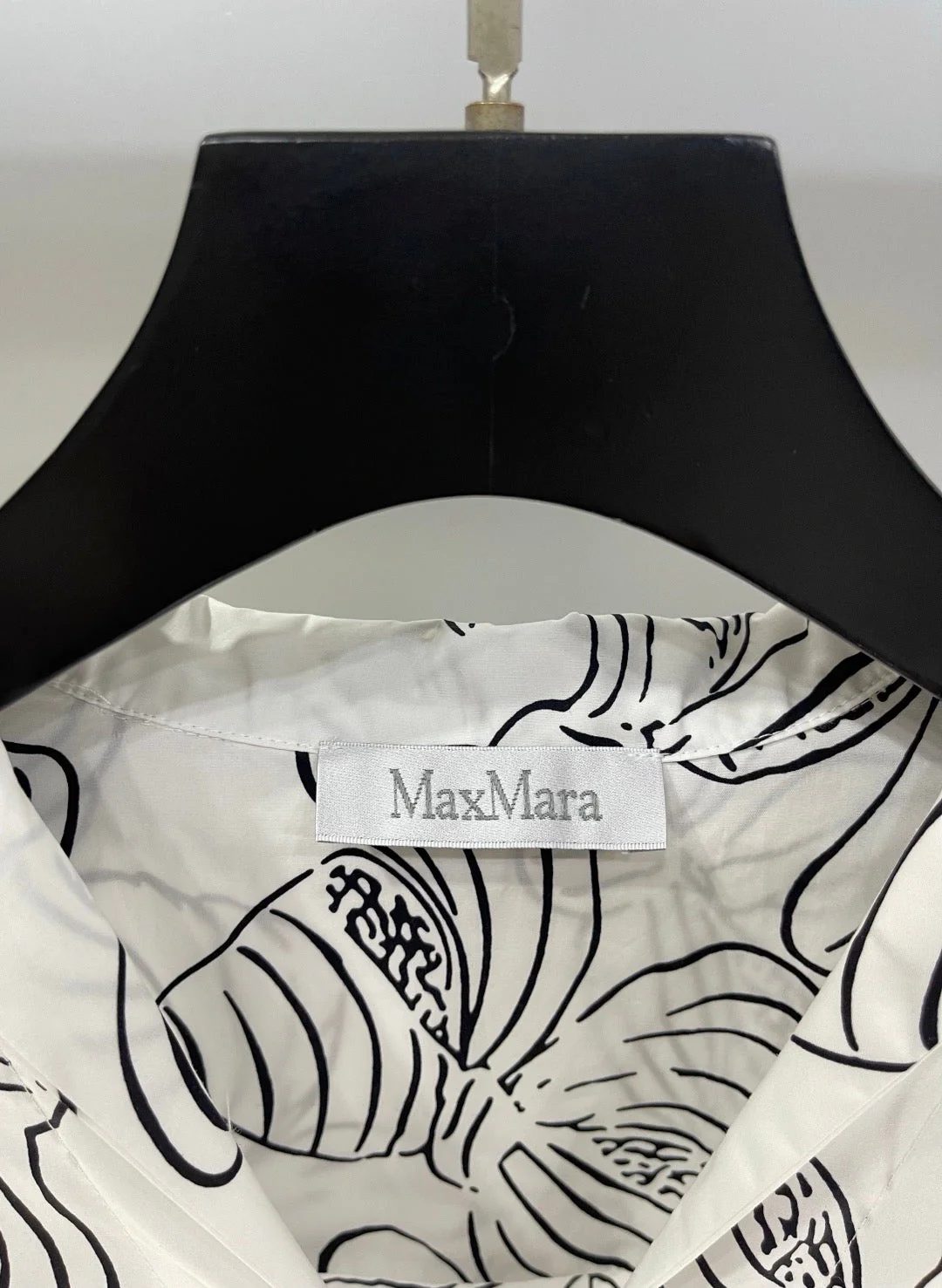 Bow print v-neck long sleeve shirt