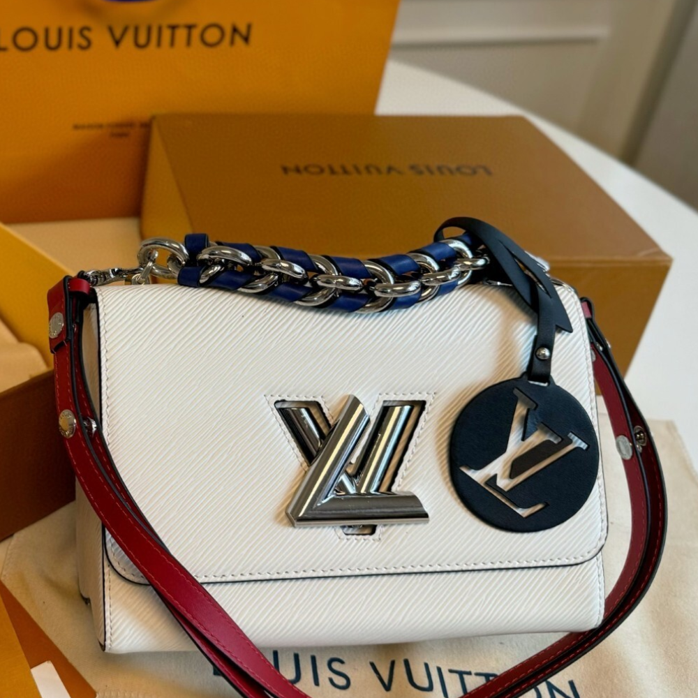 Louis Vuitton Twist MM White 9.1 Inches