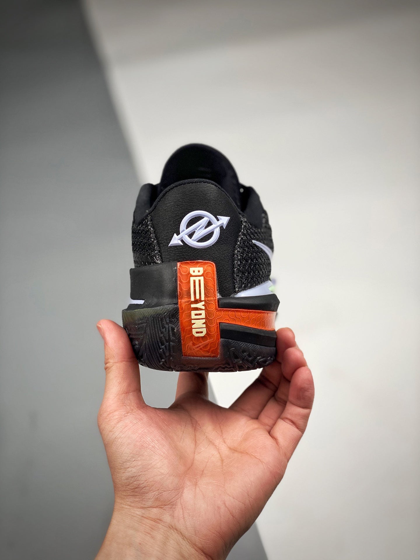 GT CUT Black Hyper Crimson