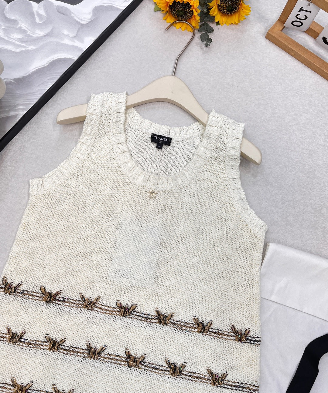 Gold thread butterfly embroidery knitted vest