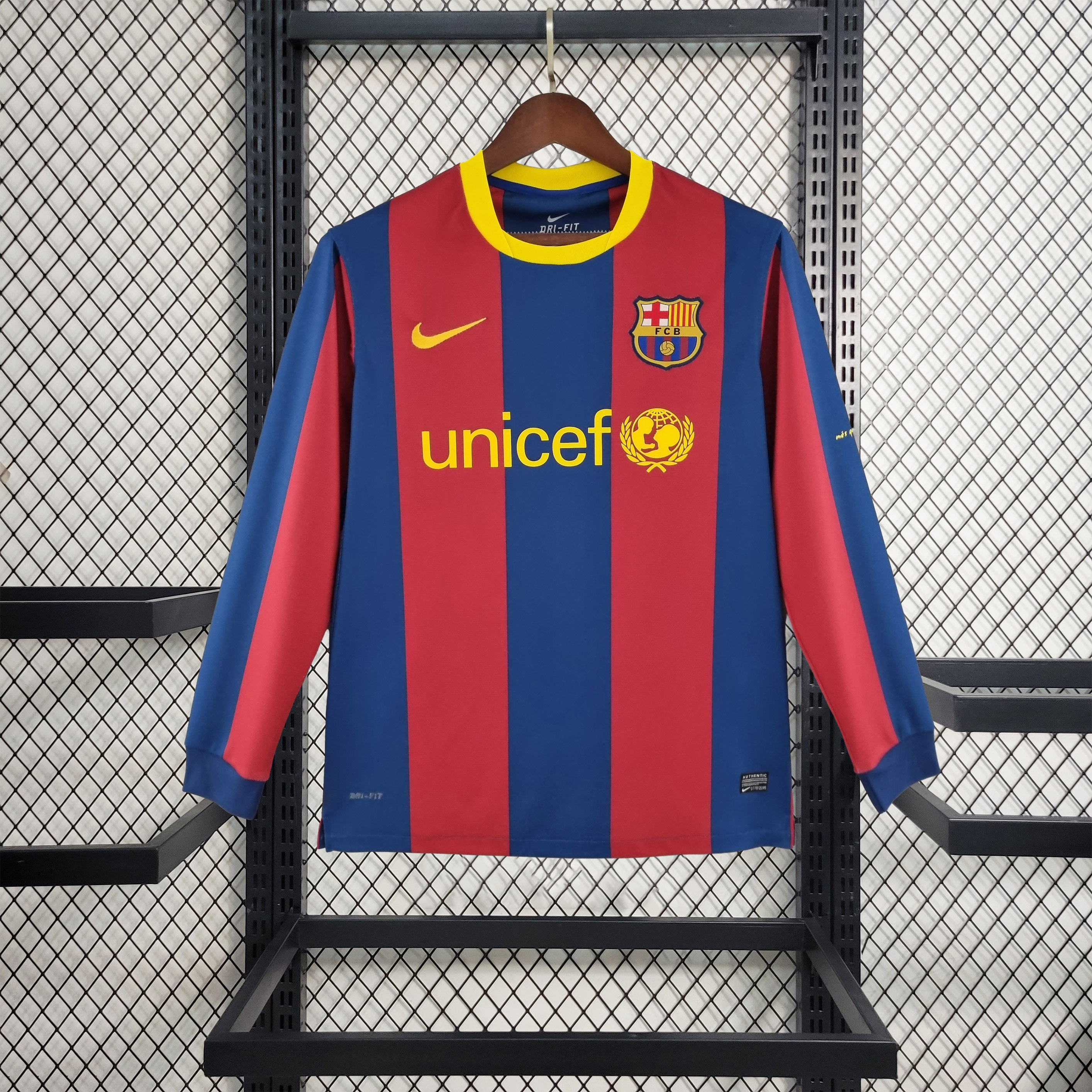 Retro Barcelona 10-11 Home Long Sleeve Jersey