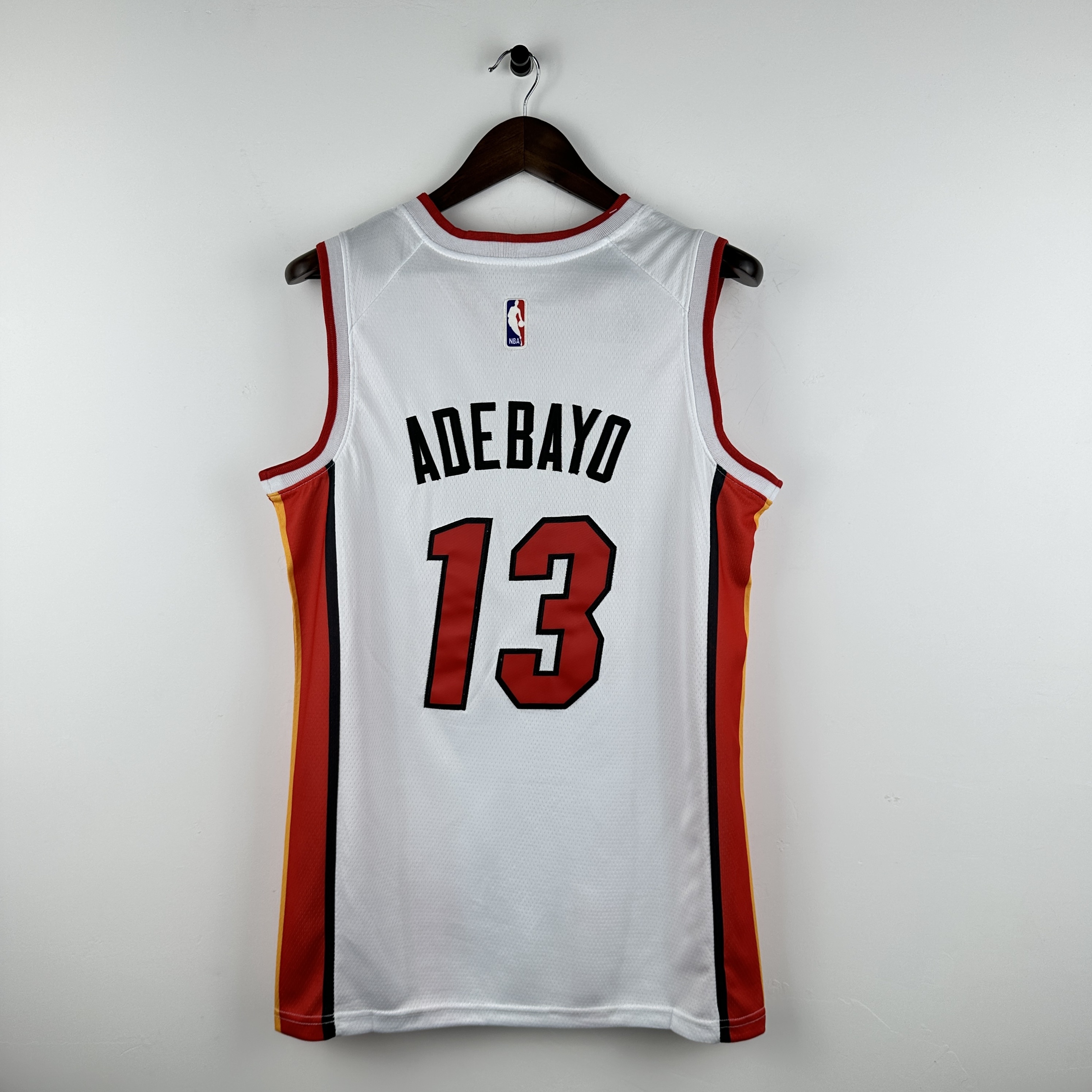 Embroidered Heat V-neck White No. 13 Adebayo