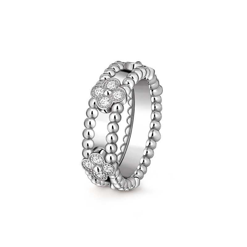Perlee sweet clovers ring
