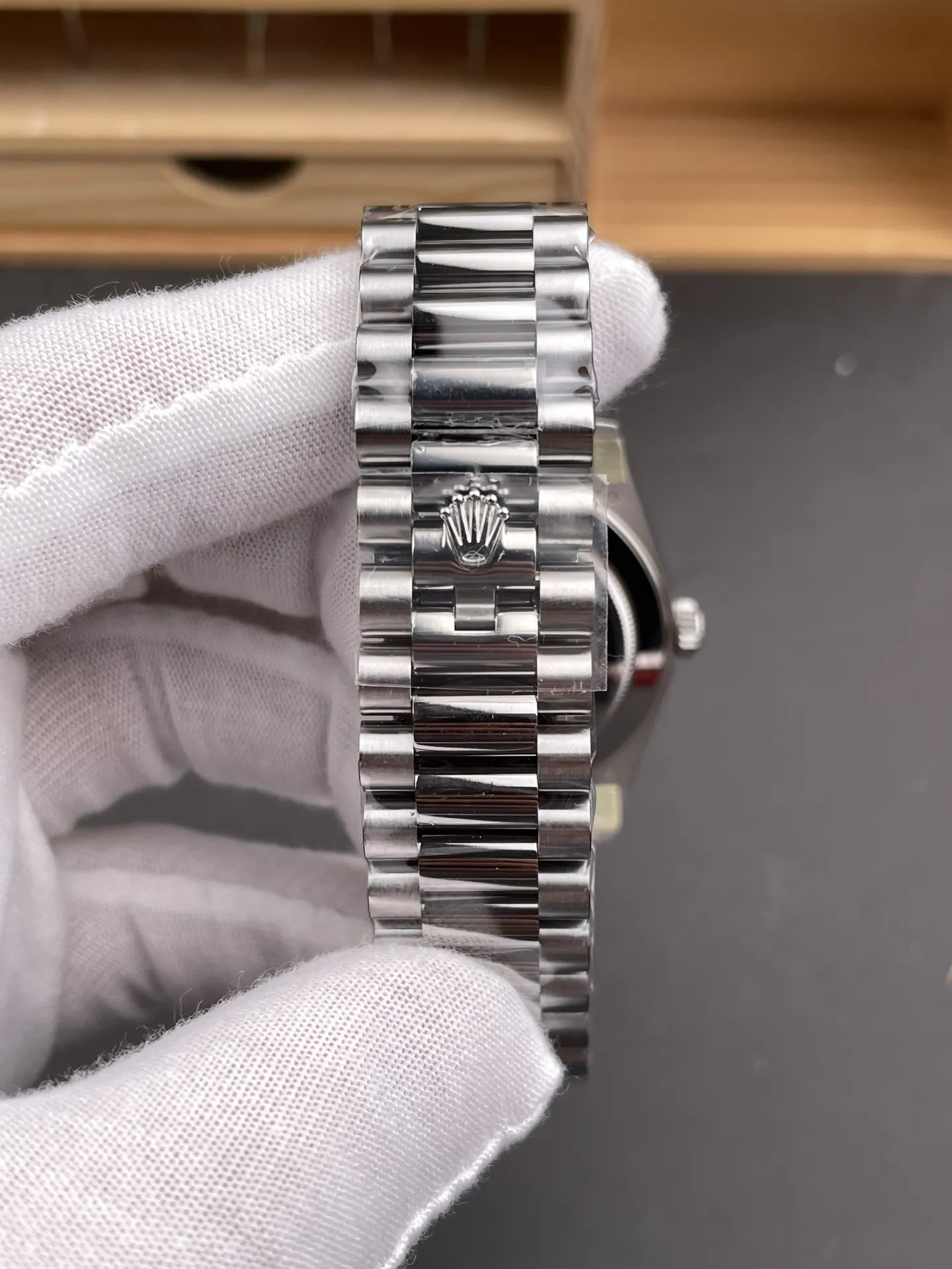 Rolex Day-Date Mother-of-Pearl 40mm