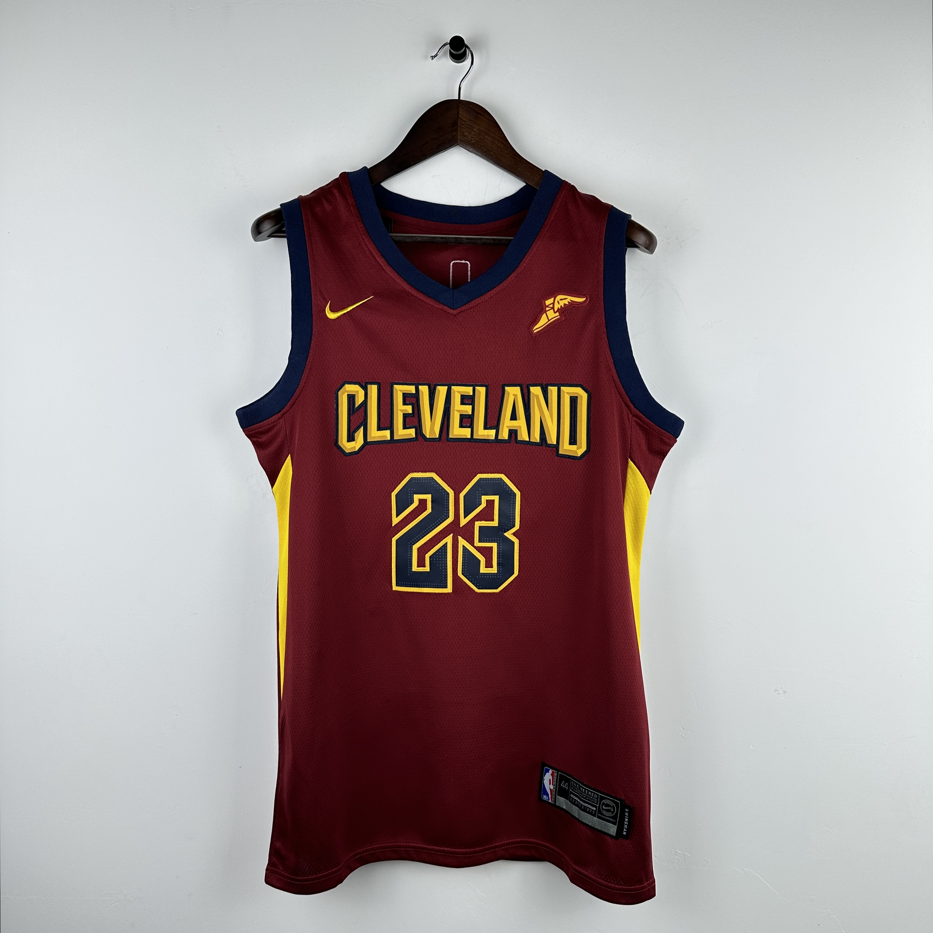 Embroidery Cavaliers Burgundy No. 23 James