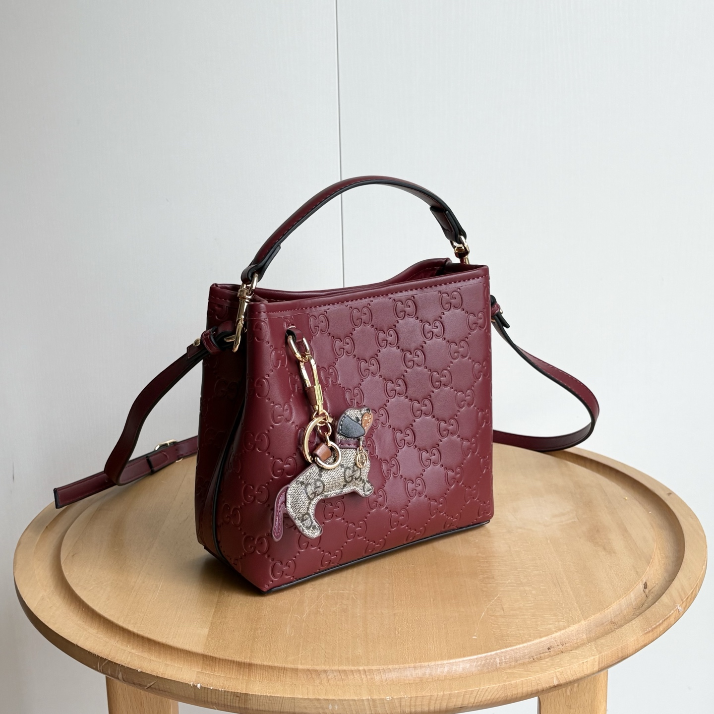 Gucci Signature Small Bucket Bag