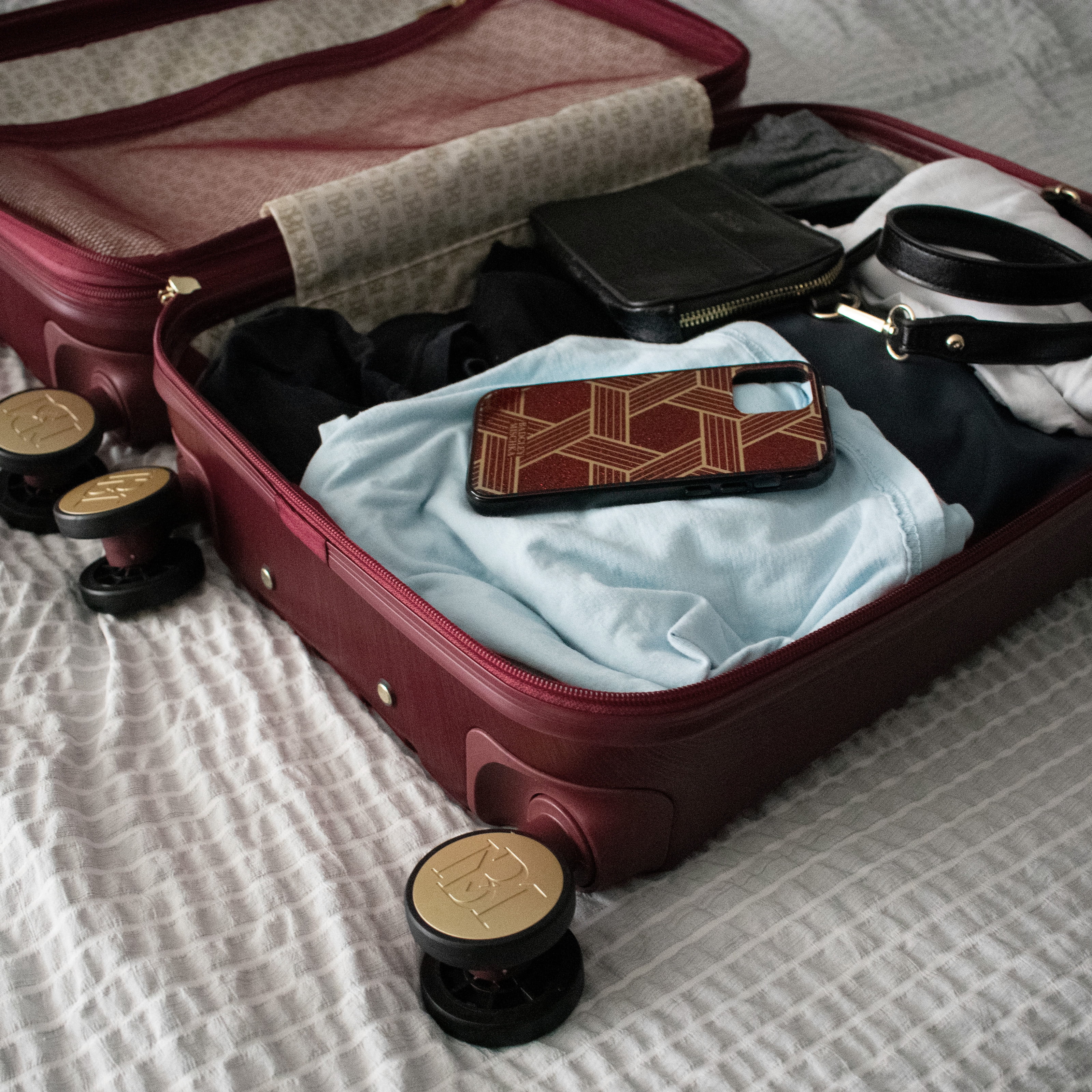 BADGLEY MISCHKA Diamond 3 Piece Expandable Luggage Set (Burgundy)