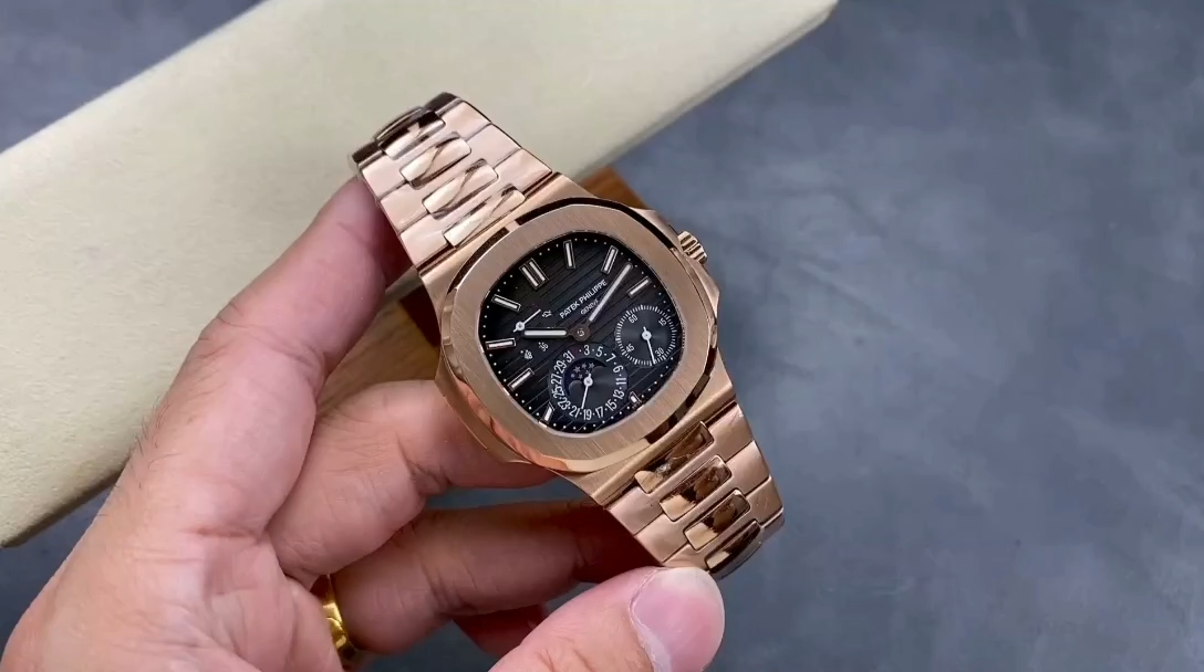 【Super Clone】Patek Philippe Nautilus Moon Phase Rose Gold Black Dial 5712 1R 001 40MM