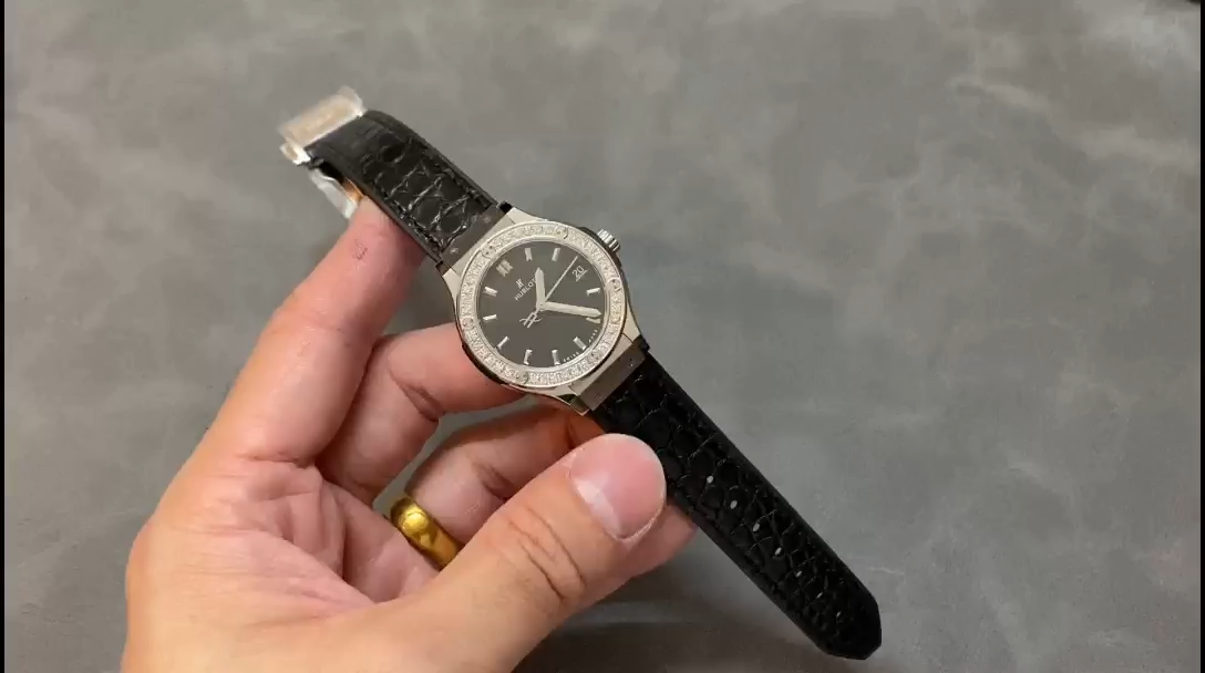 【Super Clone】Hublot Classic Fusion 581.NX.1171.LR.1104 33mm Lady Watch