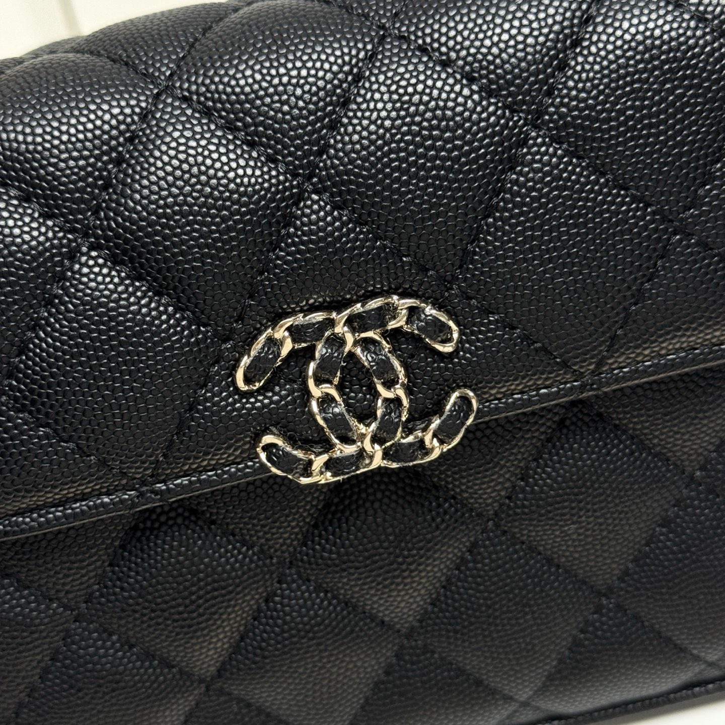 Small ball calfskin handle bag