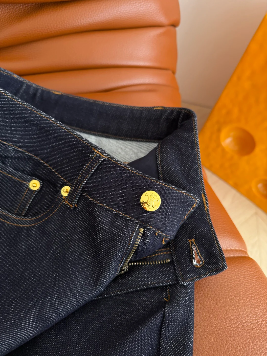 26NEW Vaqueros acampanados bordados