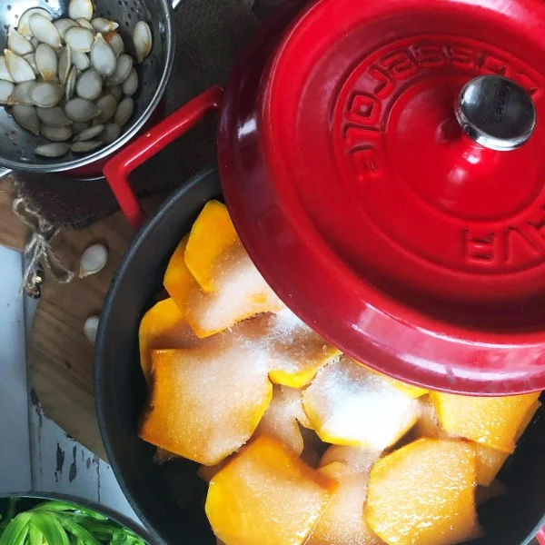 Lava Enameled Cast Iron Dutch Oven 7 Qt. Round with Trendy Lid