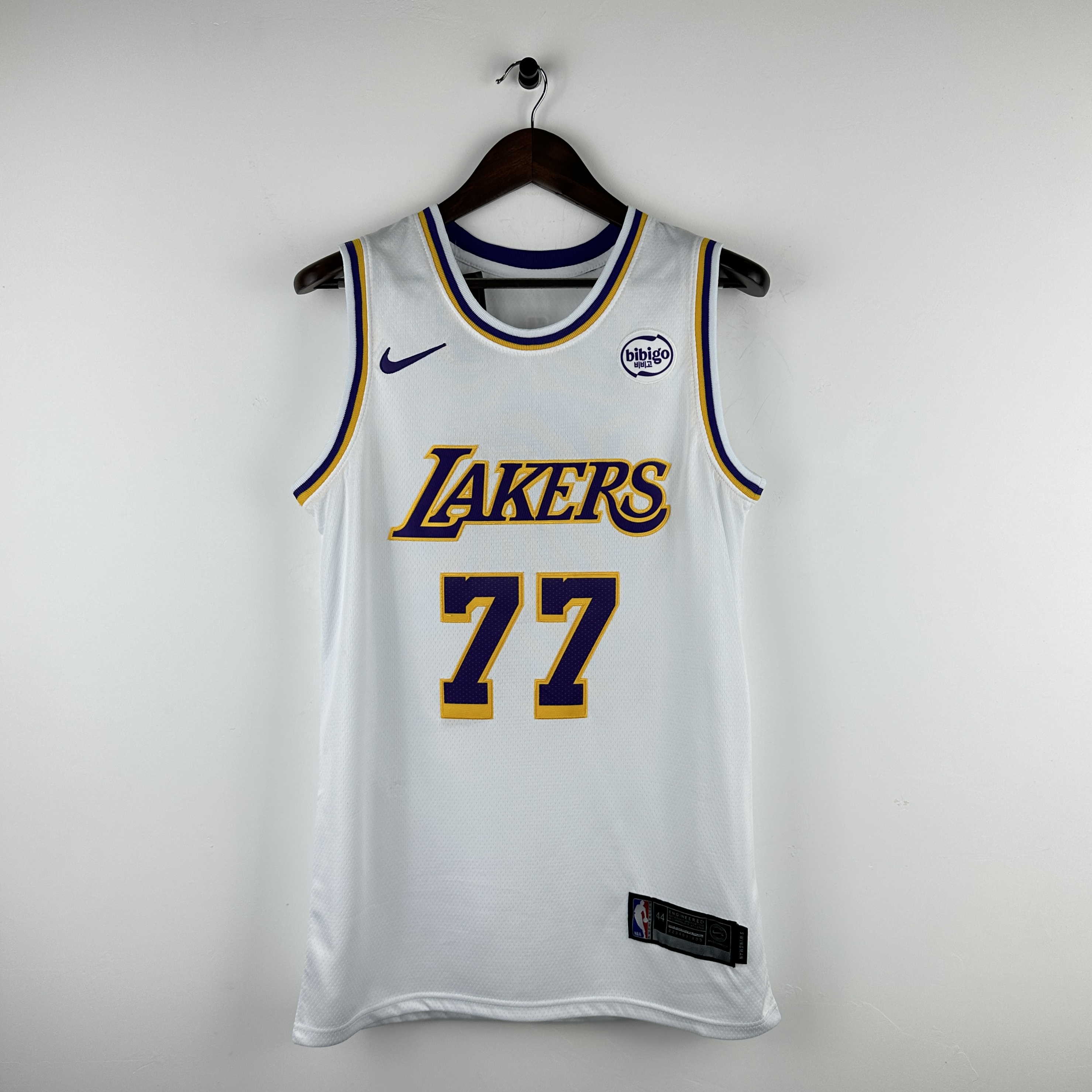 Embroidered Lakers Crew Neck White No. 77 Doncic