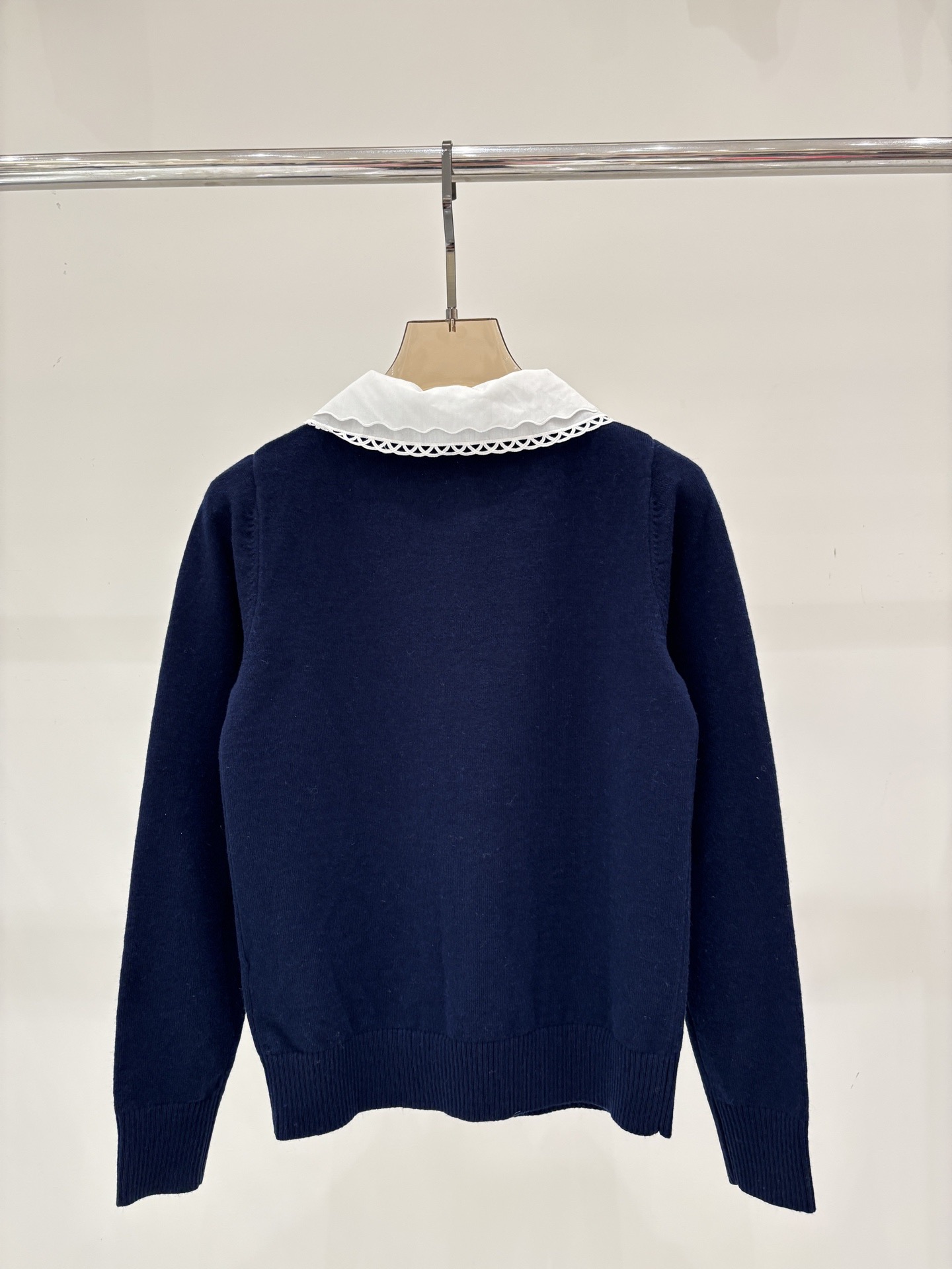 26 Early Spring New Arrival: Detachable Collar Design, Letter Logo, Color Block Jacquard, Simple Neckline with Lace Trim Decoration, Casual Knit Cardigan