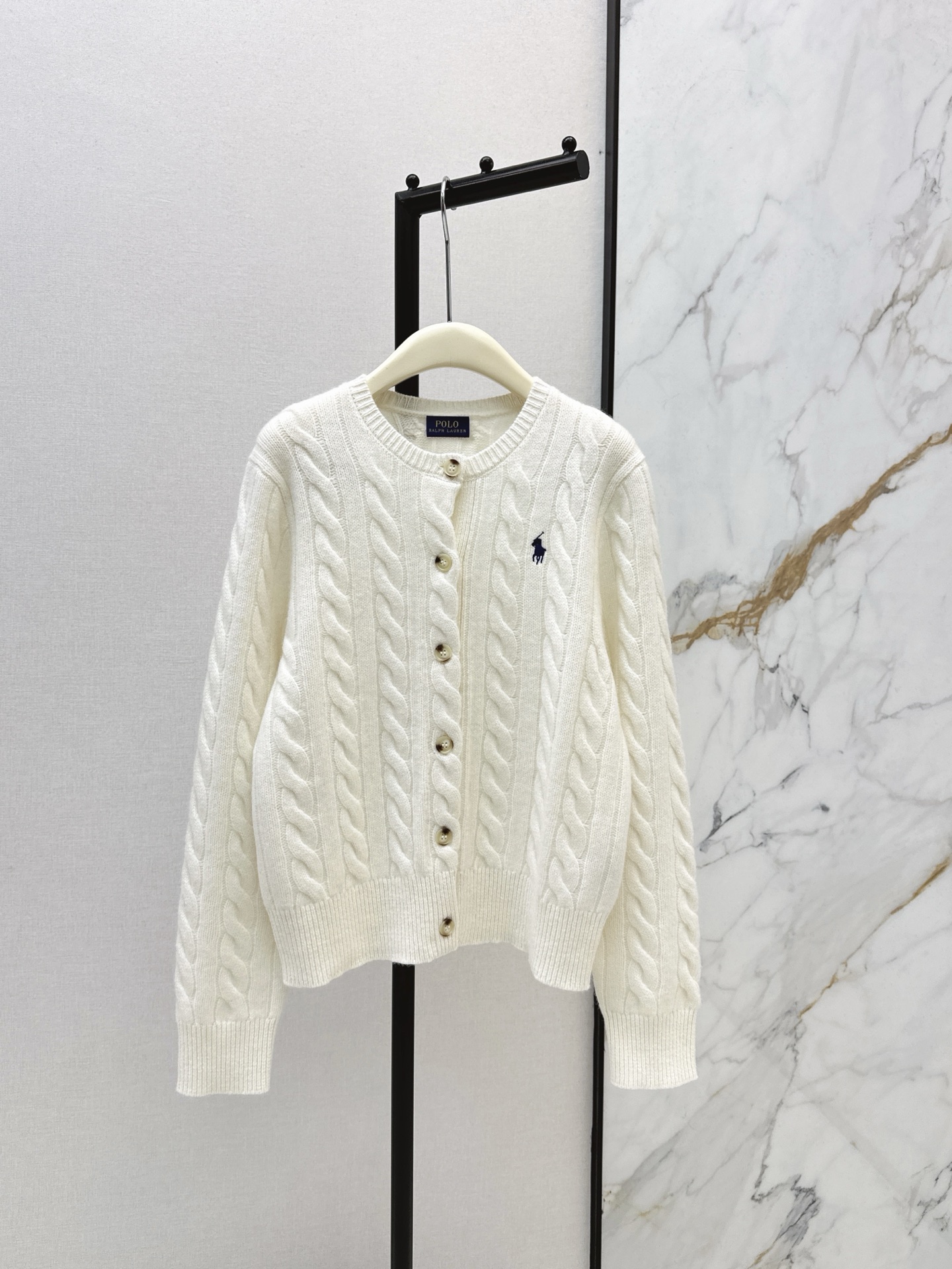 American-style classic cable knit cashmere crew neck cardigan