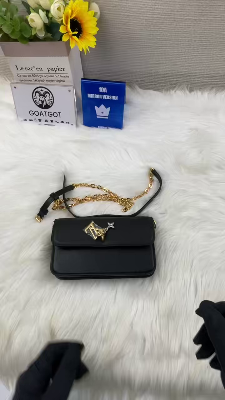 [10A SALE]LV Wallet On Chain Bloom Bag
