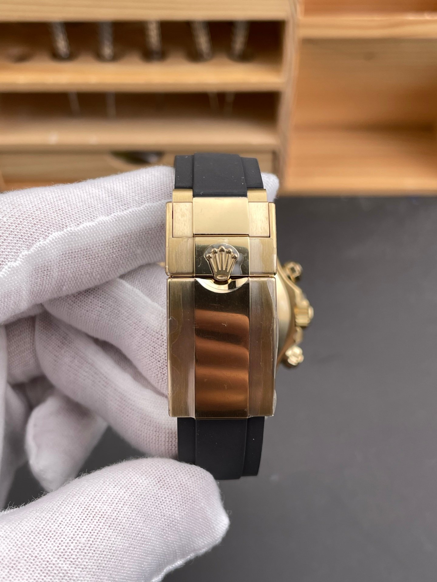 Rolex Daytona Gold Mother-of-Pearl Rubber