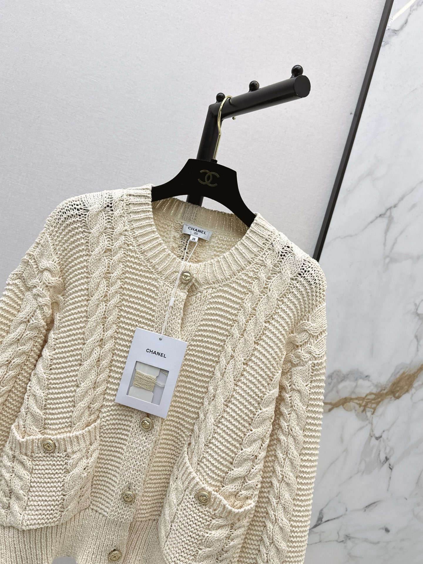 Retro cable knit crew neck single-breasted patch pocket wool blend cardigan