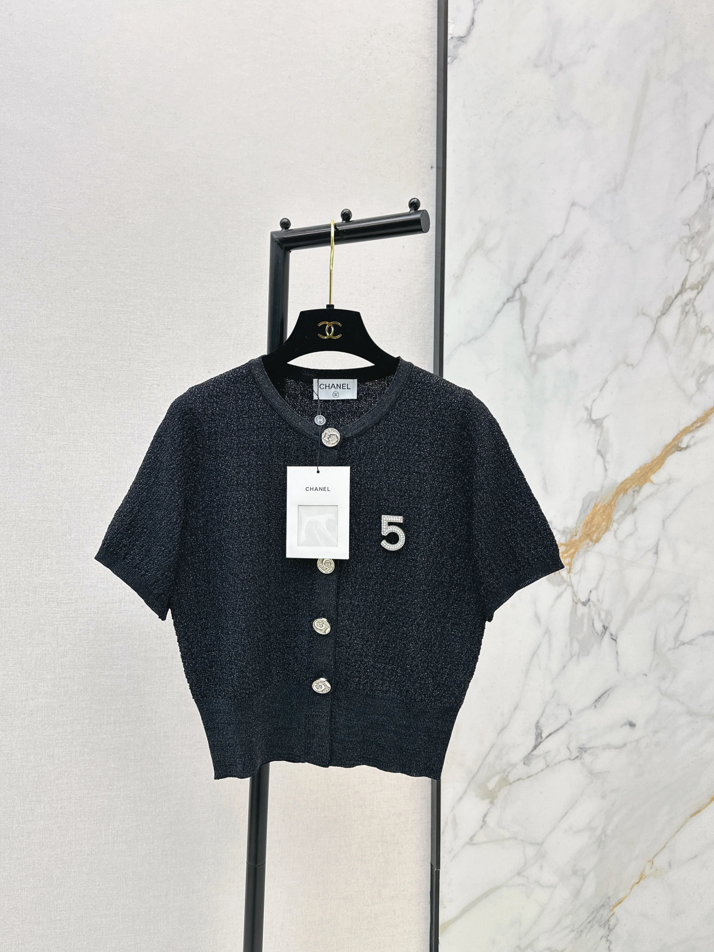 26SS Spring/Summer Latest Style: Short-Sleeve Knit Top with Hardware Embellishment