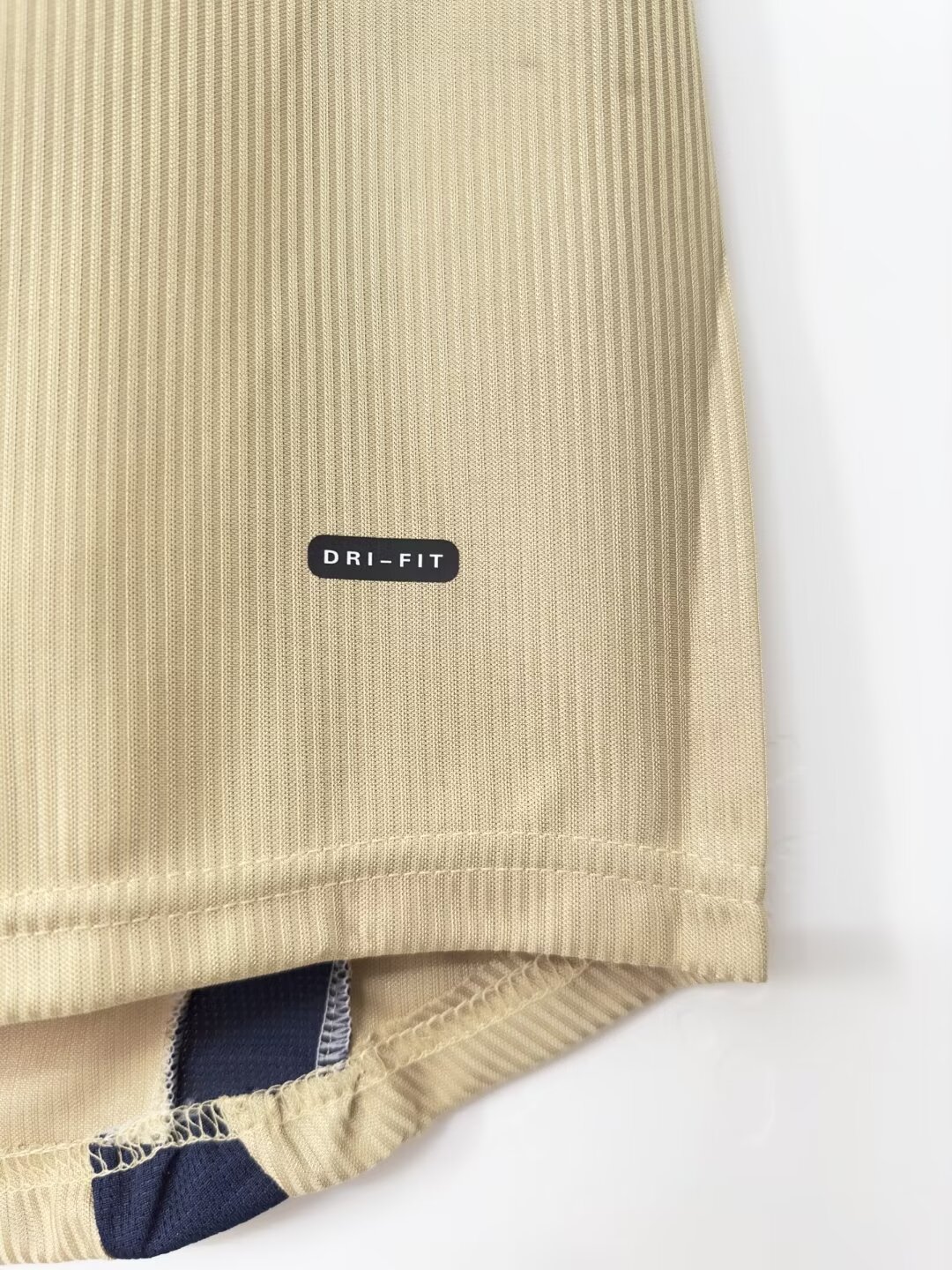 2001/02 Arsenal Away Retro Jersey - Fans Edition