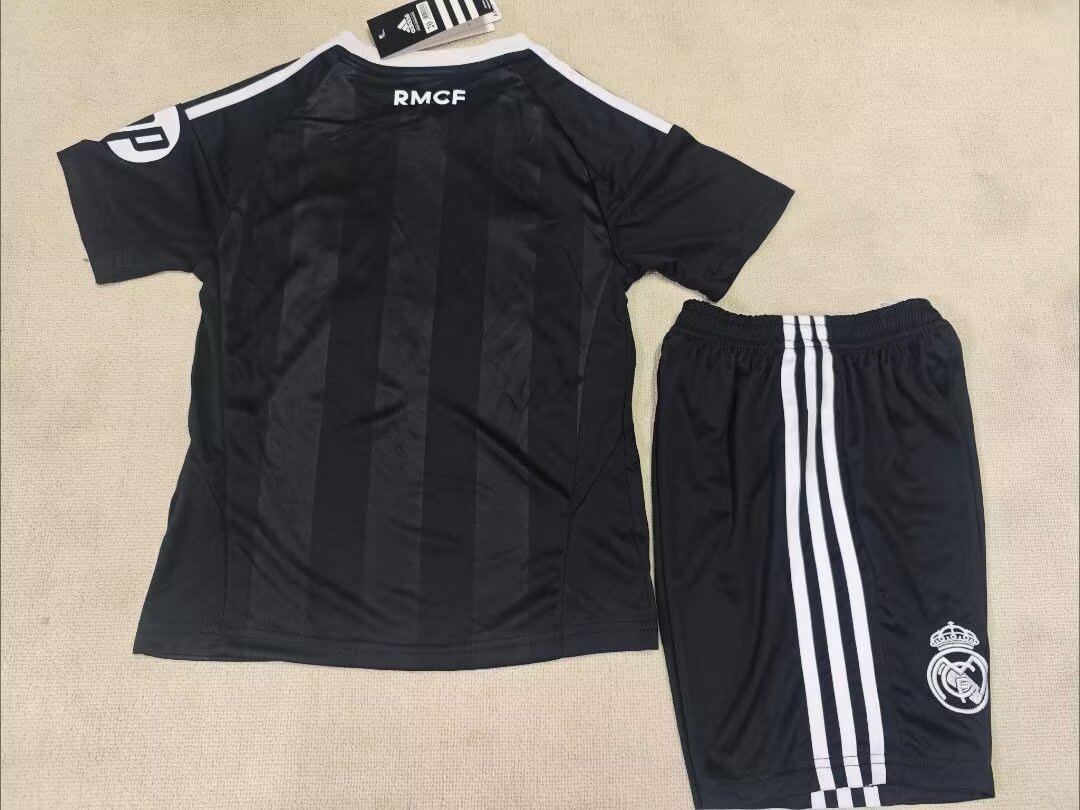 25-26 Real Madrid Black Goalkeeper Jersey - Kids Set