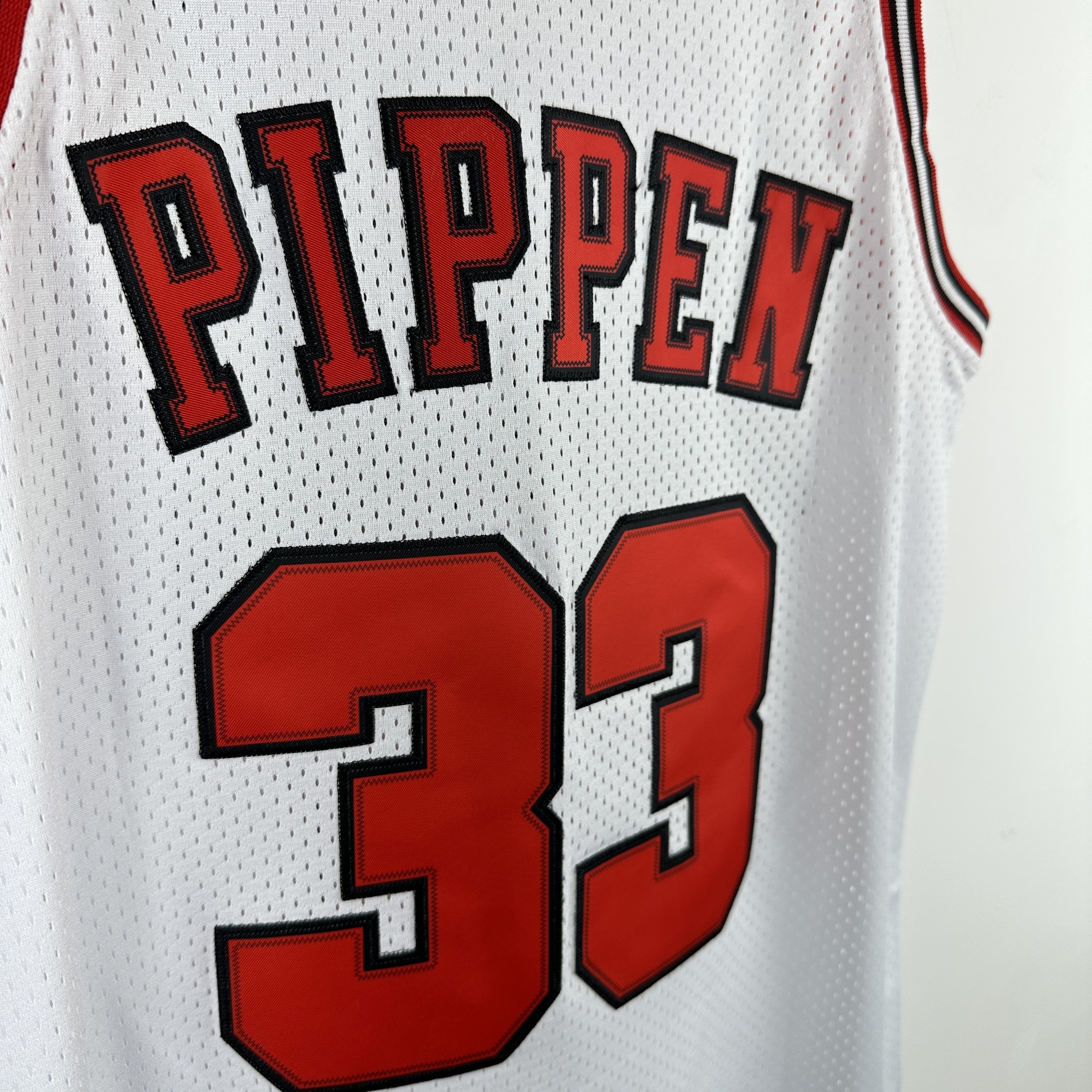 Embroidered MN retro jersey, Chicago Bulls 97/98 season, white, No. 33, Scottie Pippen