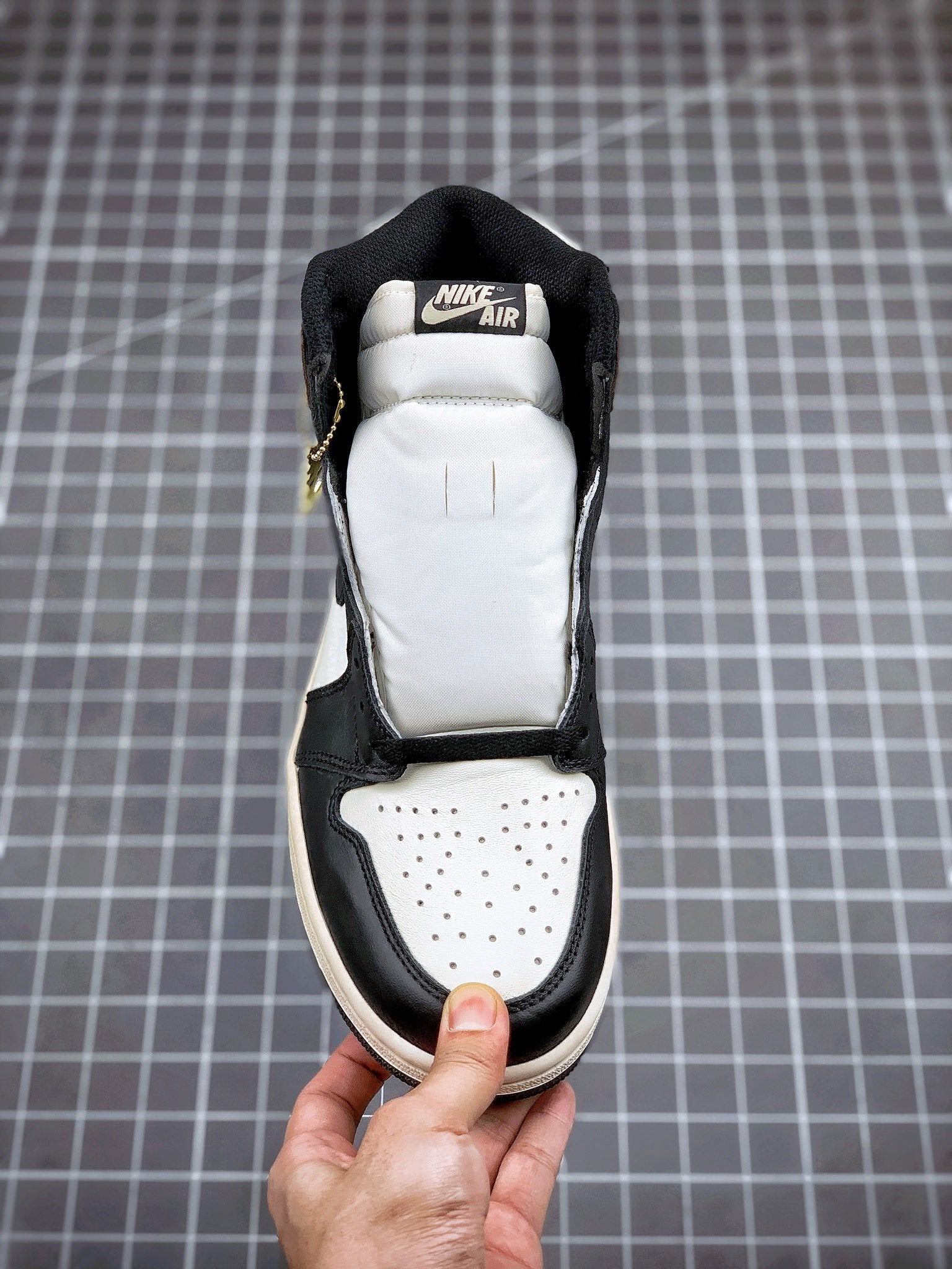 Jordan 1 Retro High Dark Mocha