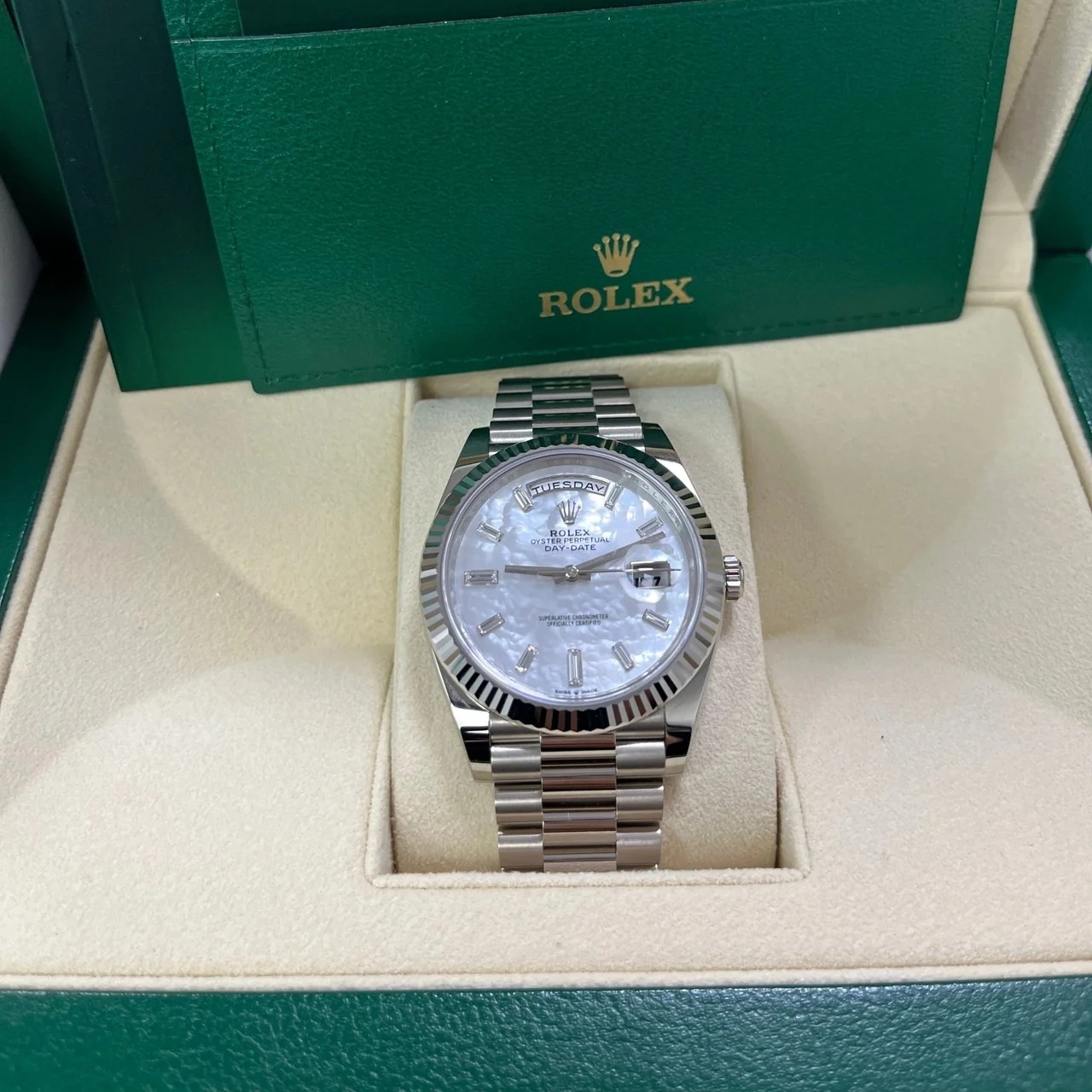 【Super Clone】RLX  Day-Date President 40mm White Gold Mother of Pearl Diamond Baguette Dial - 228239