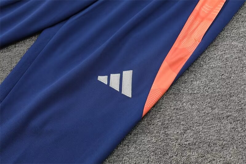 2024/25 Manchester United Half Zip Training Kit..