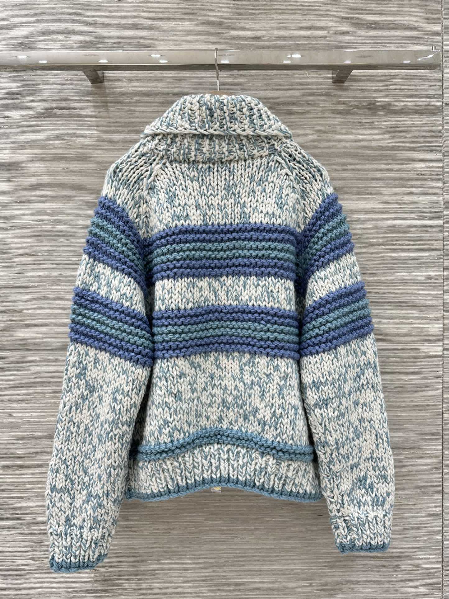 Retro-chic turtleneck design chunky knit crochet sweater overcoat