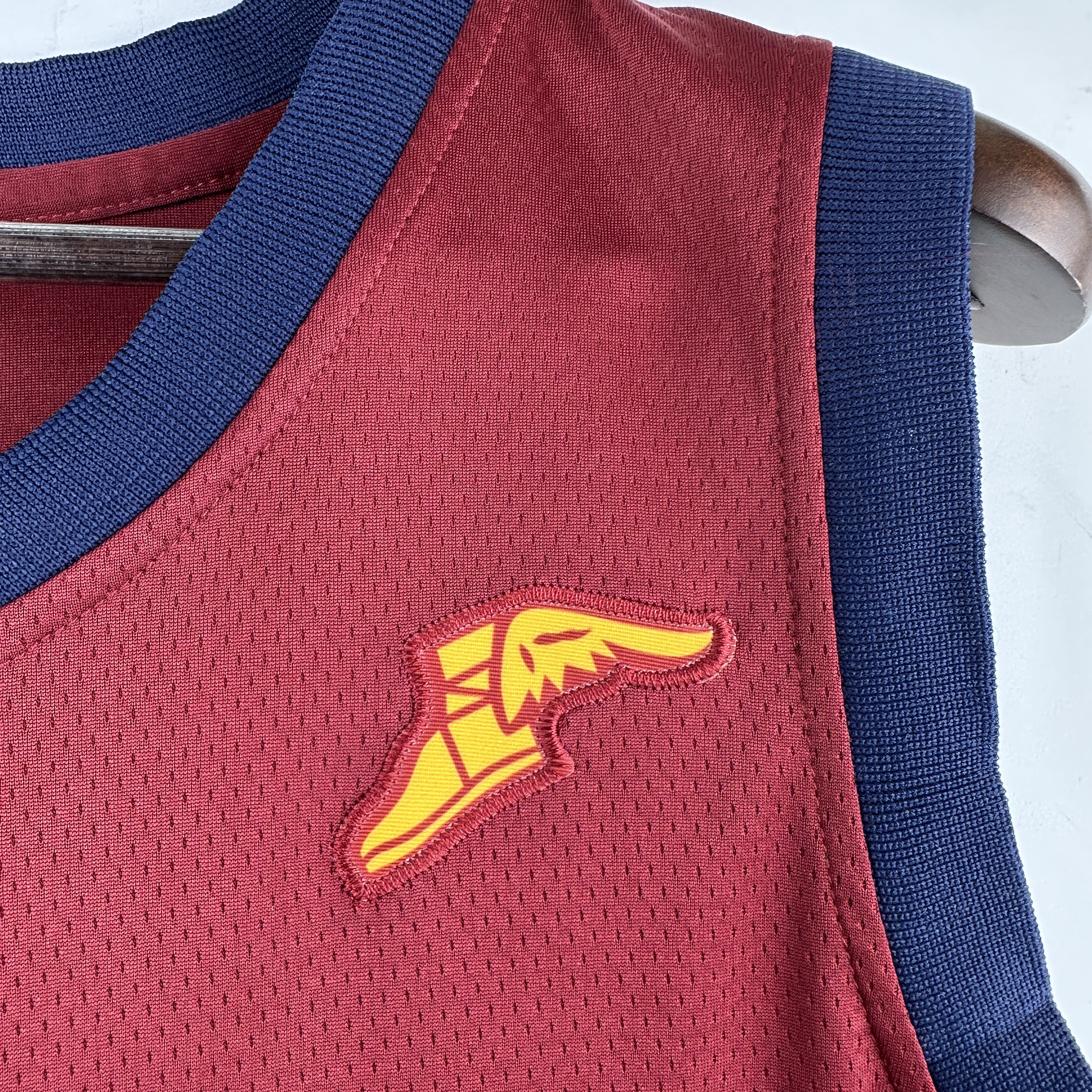 Embroidery Cavaliers Burgundy No. 23 James