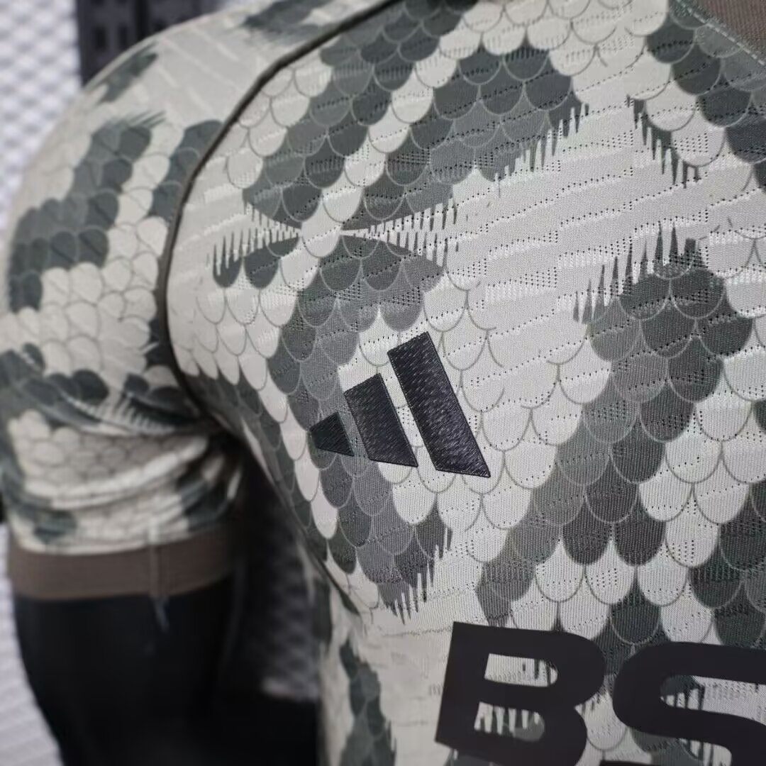 2025-26-FC Bayern Special Edition-Player Edition