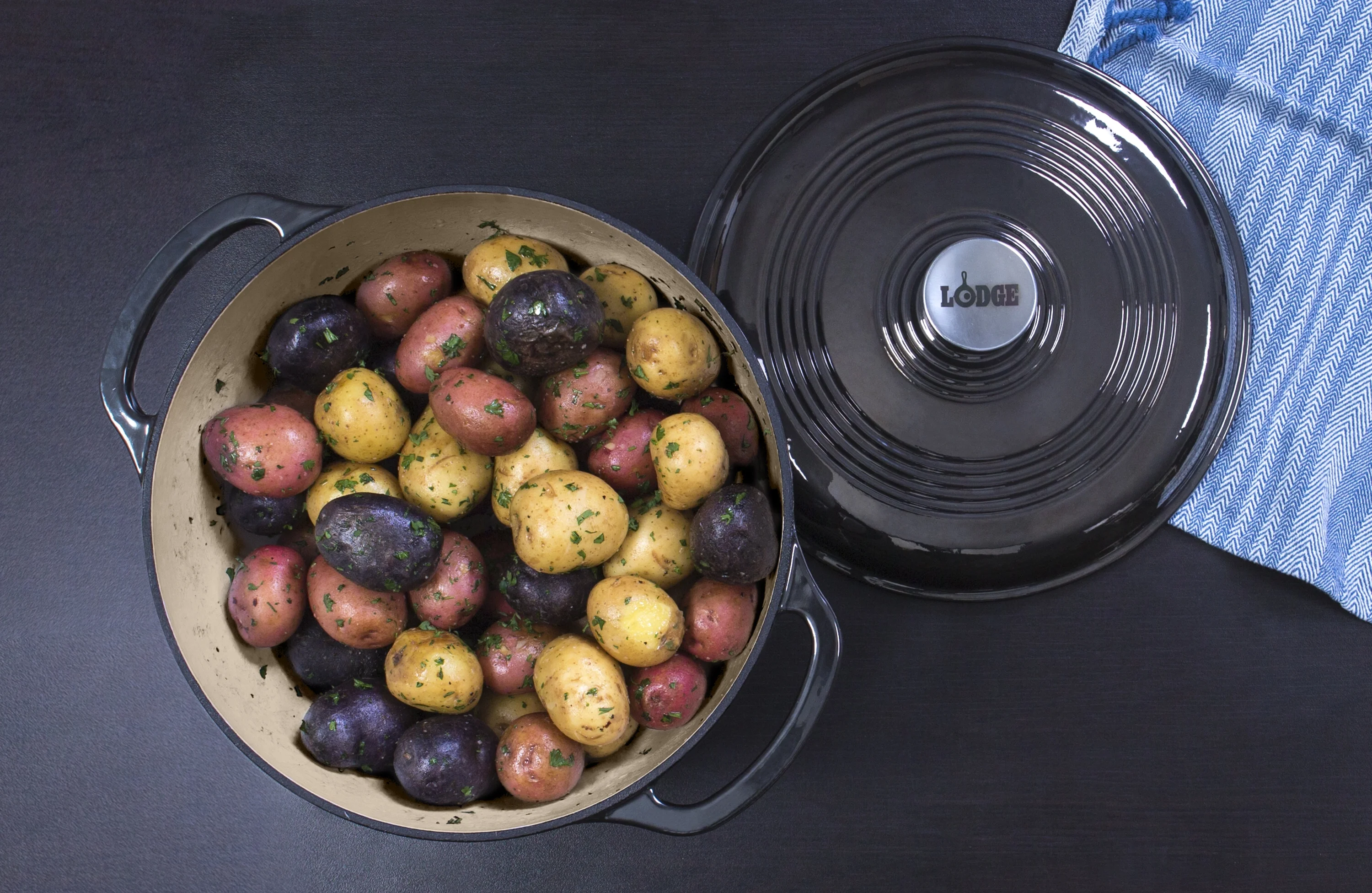Lodge Enameled Cast Iron 6 Quart Blue Dutch Oven & Cover