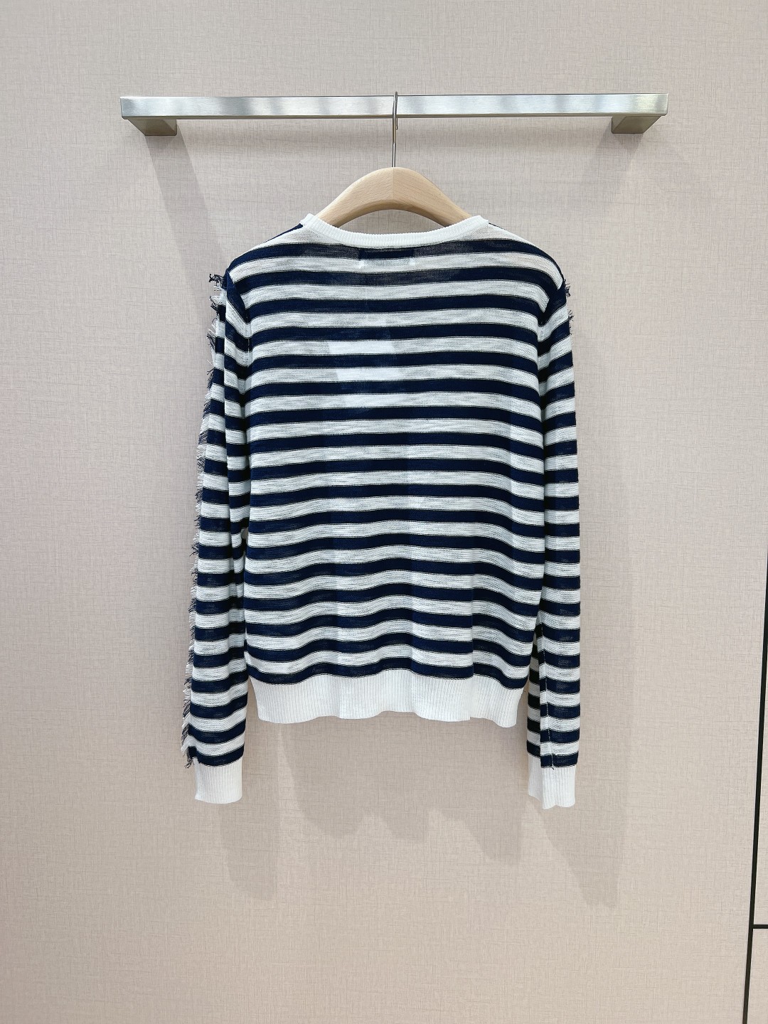 Soft and breathable knitted long-sleeved top