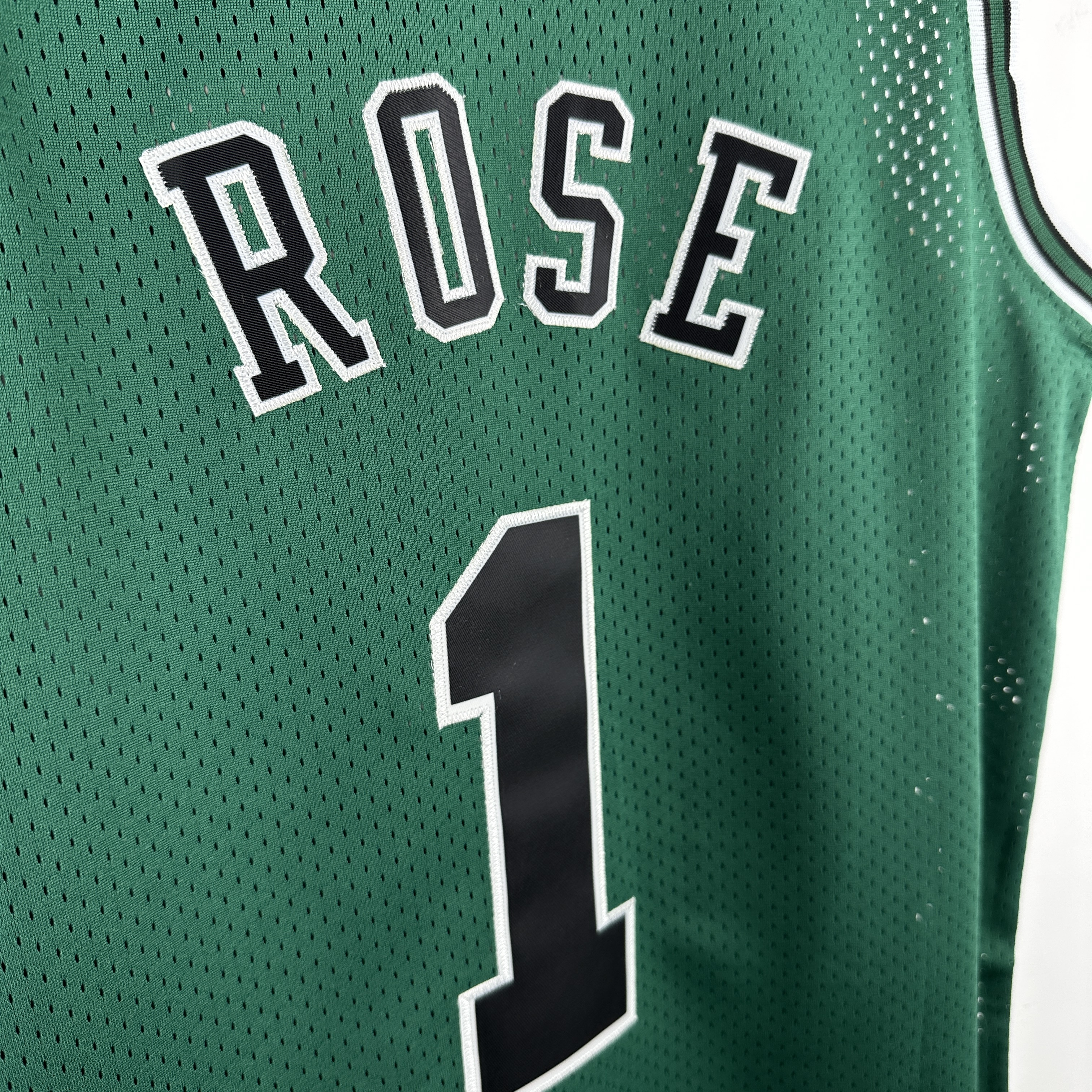 Embroidered MN Retro Jersey Bulls 08/09 Season Green No. 1 Rose