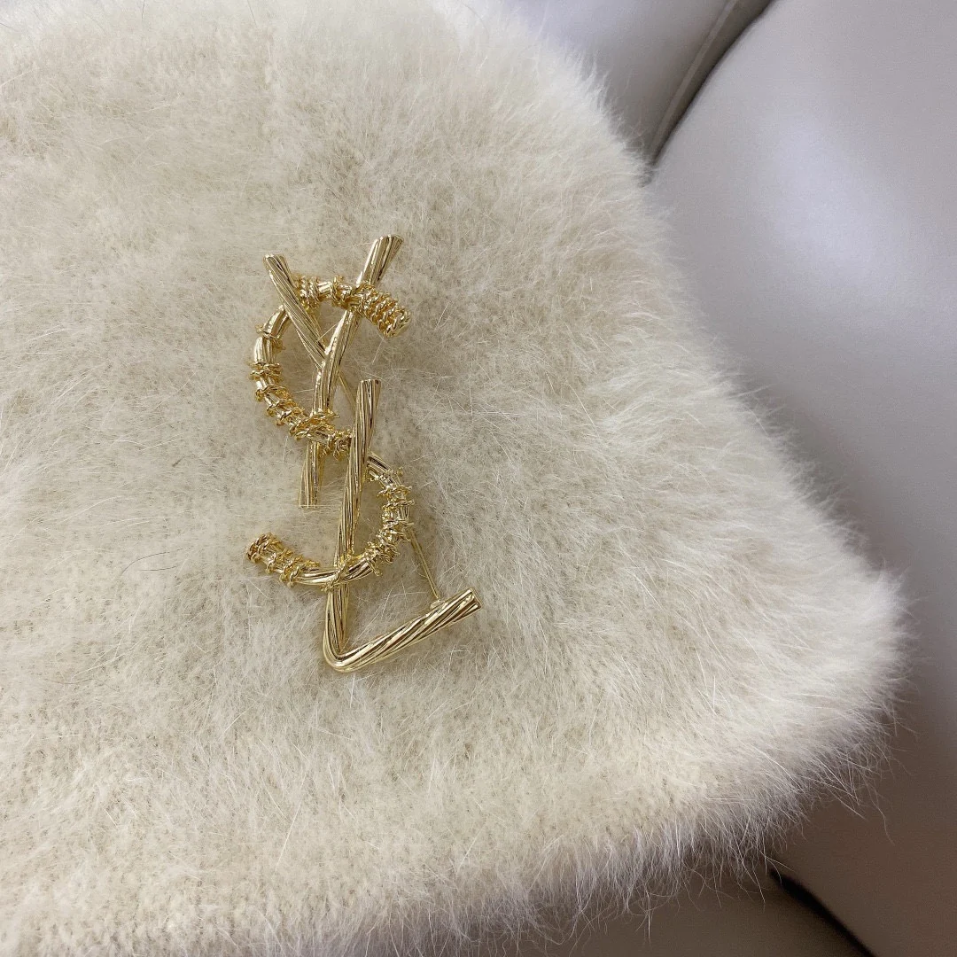 26SS NEW Fashionable Ladies Brooch