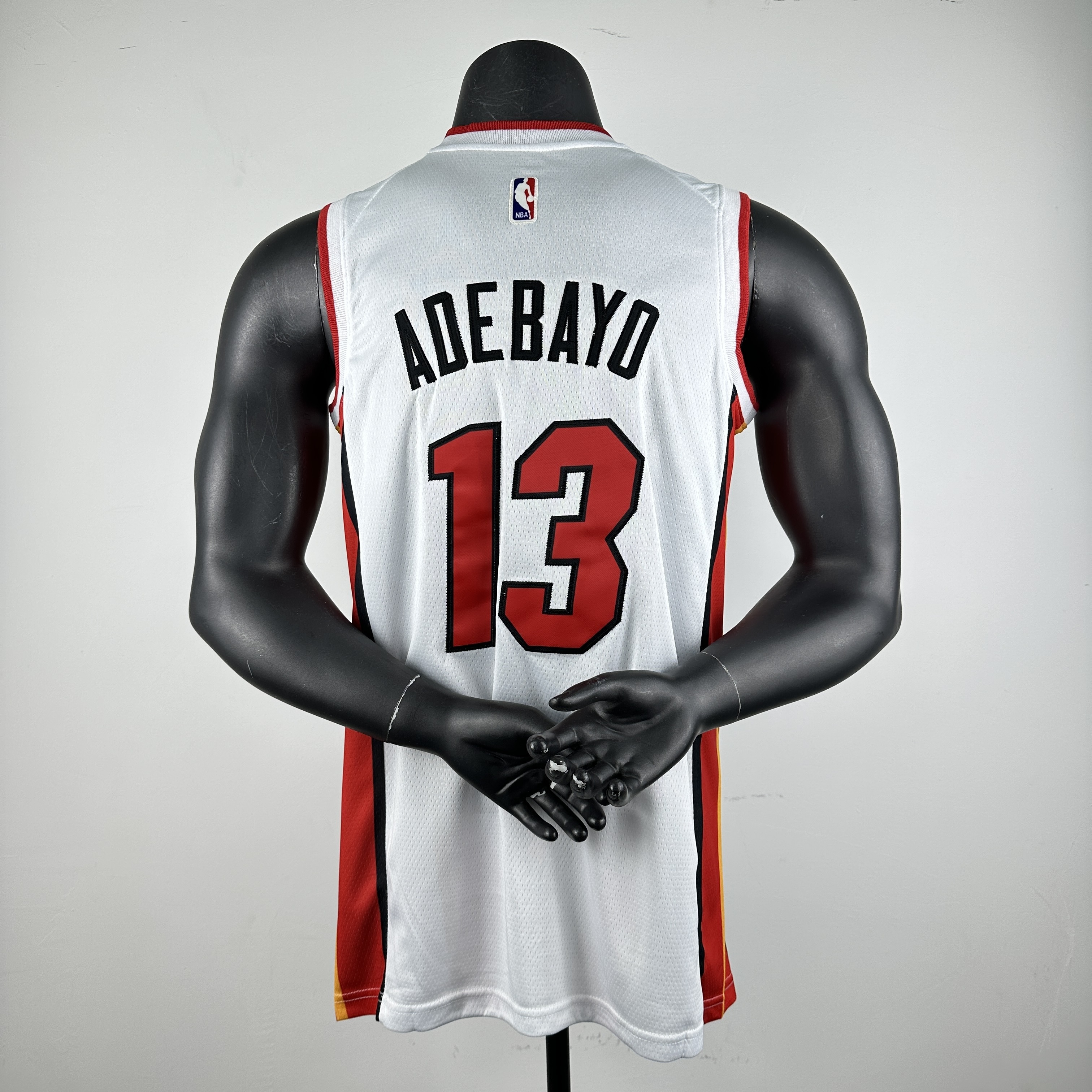 Embroidered Heat V-neck White No. 13 Adebayo