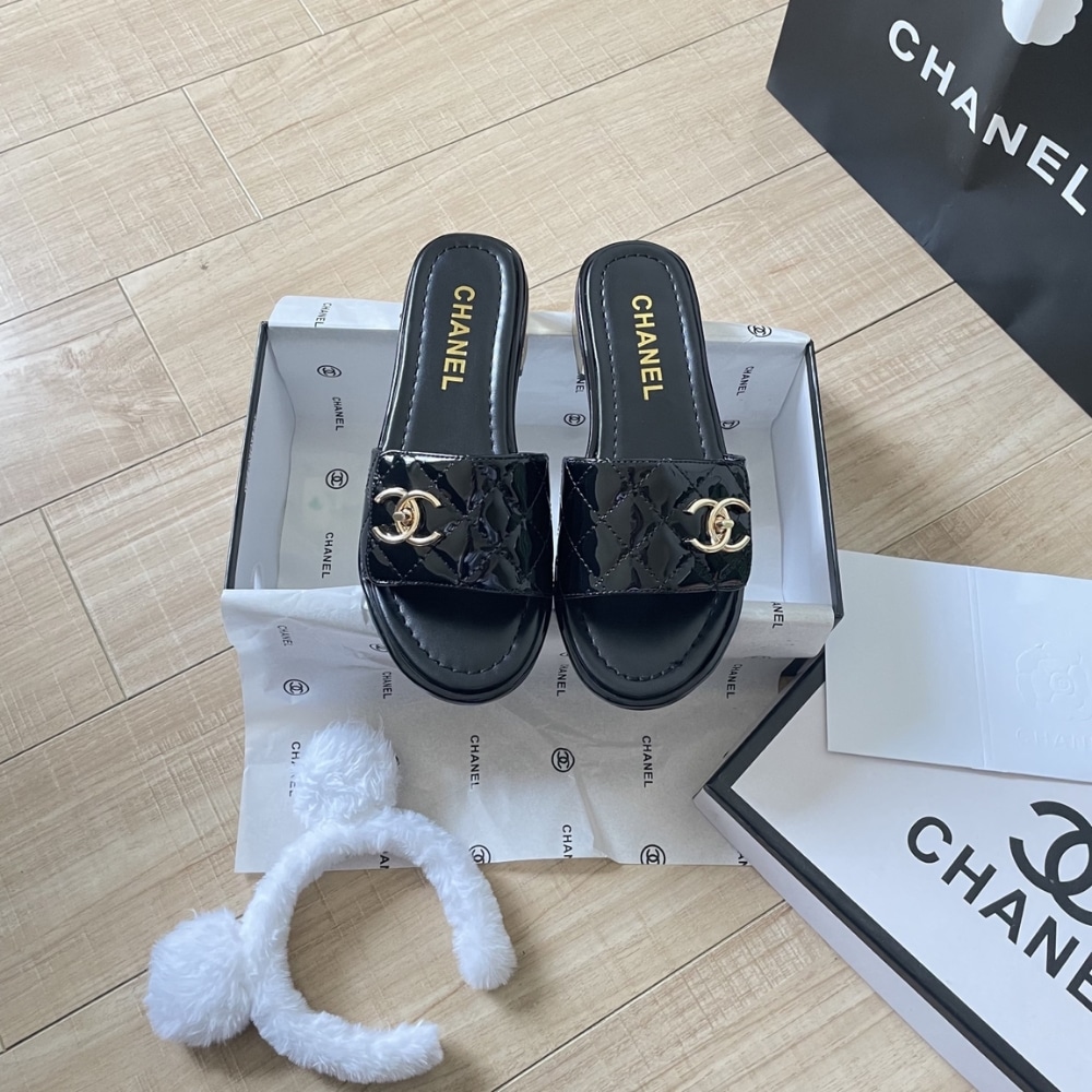 Chanel Quilted Patent Slides Black