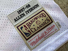 Allen Iverson Philadelphia 76ers 3 White MN