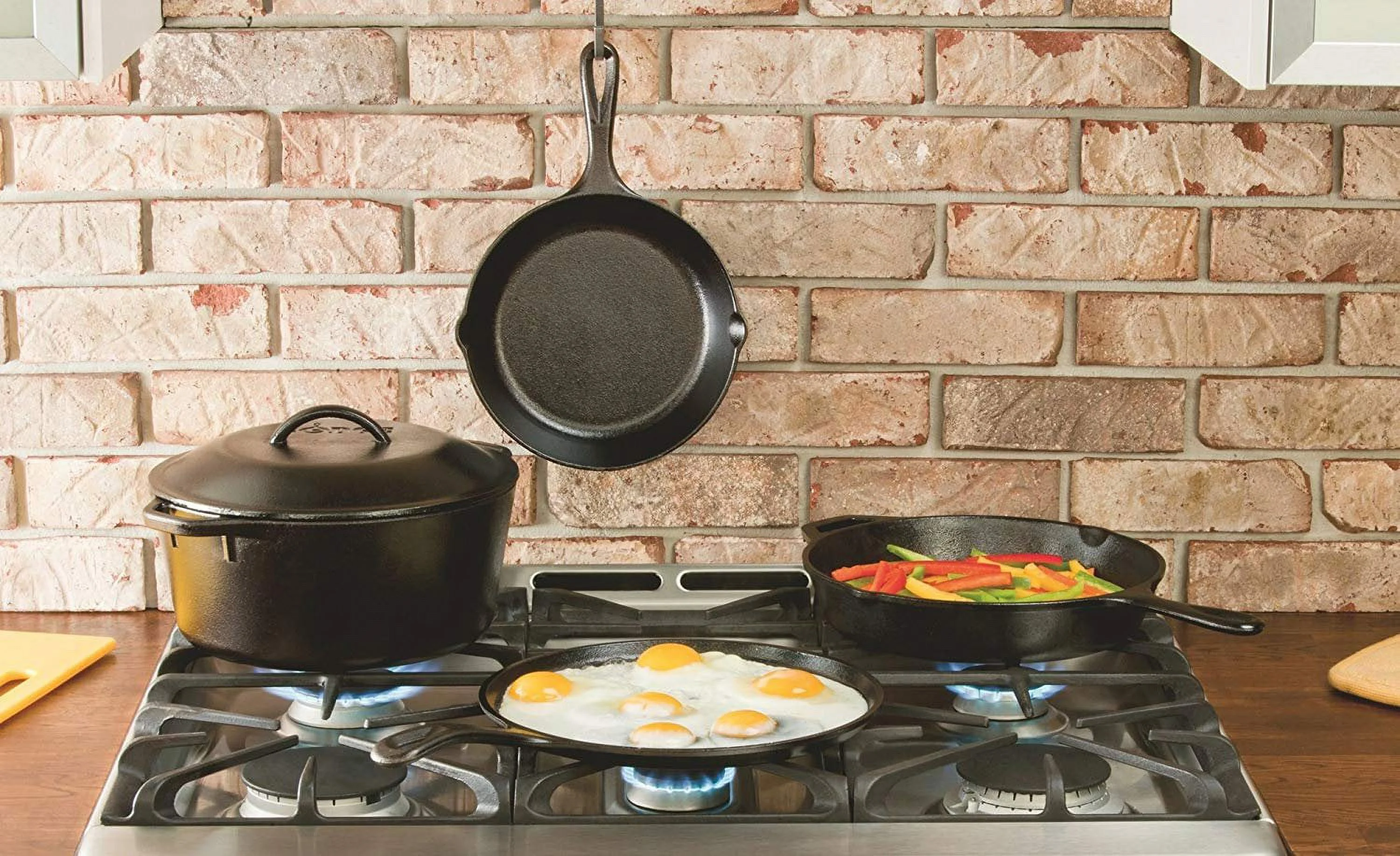 Lodge L10DO3 Cast Iron Dutch Oven with Iron Cover, Pre-Seasoned, 7-Quart