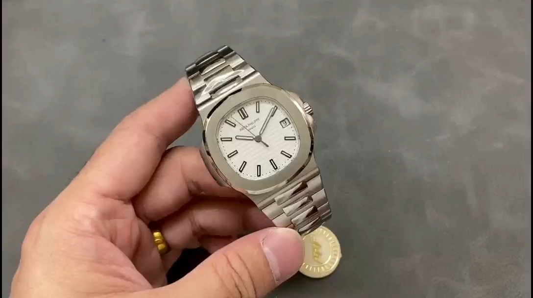 【Super Clone】Replica Patek Philippe Nautilus 5711 1A 011 White Dial 40mm Mens Watch