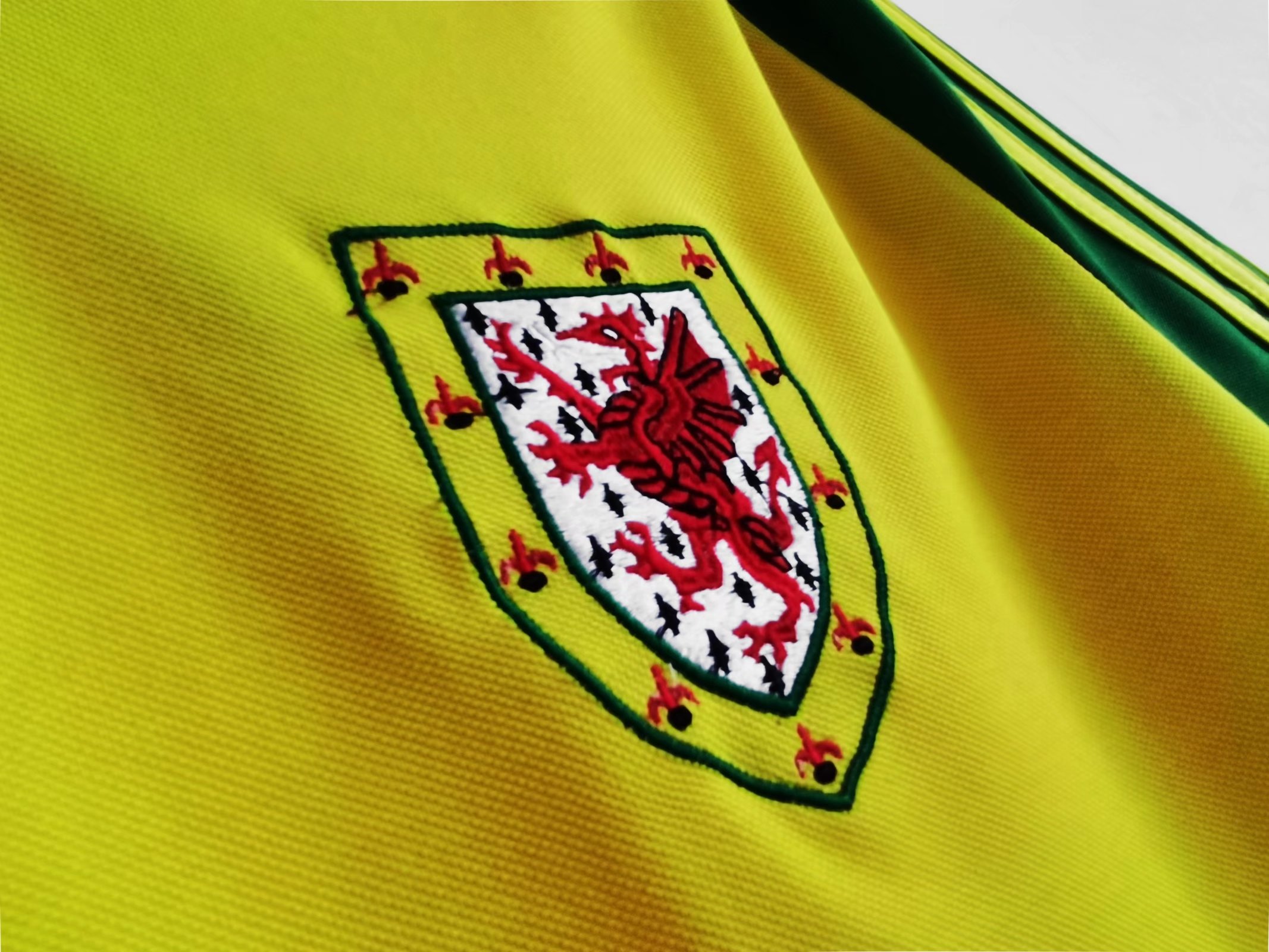 1982 Wales away retro jersey 1:1 Thai quality