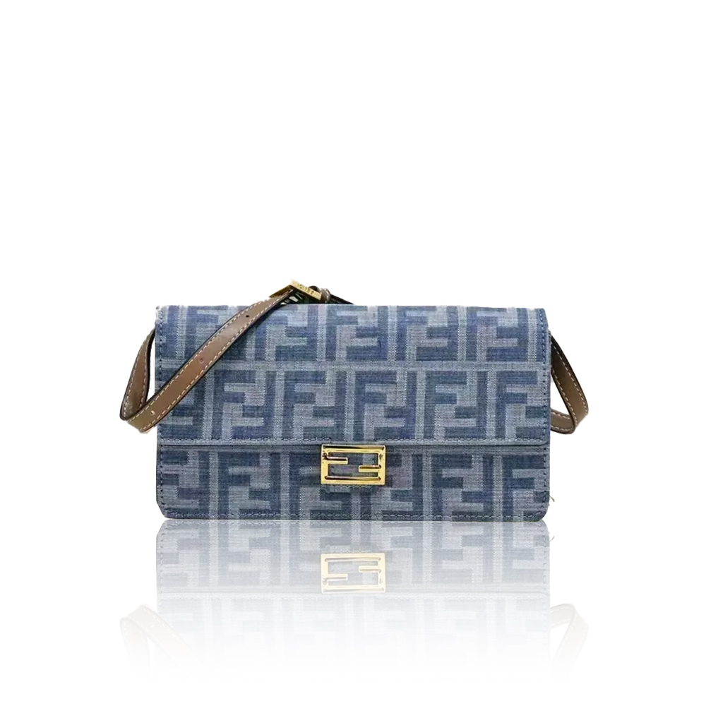 Fendi Baguette Wallet On Chain bag