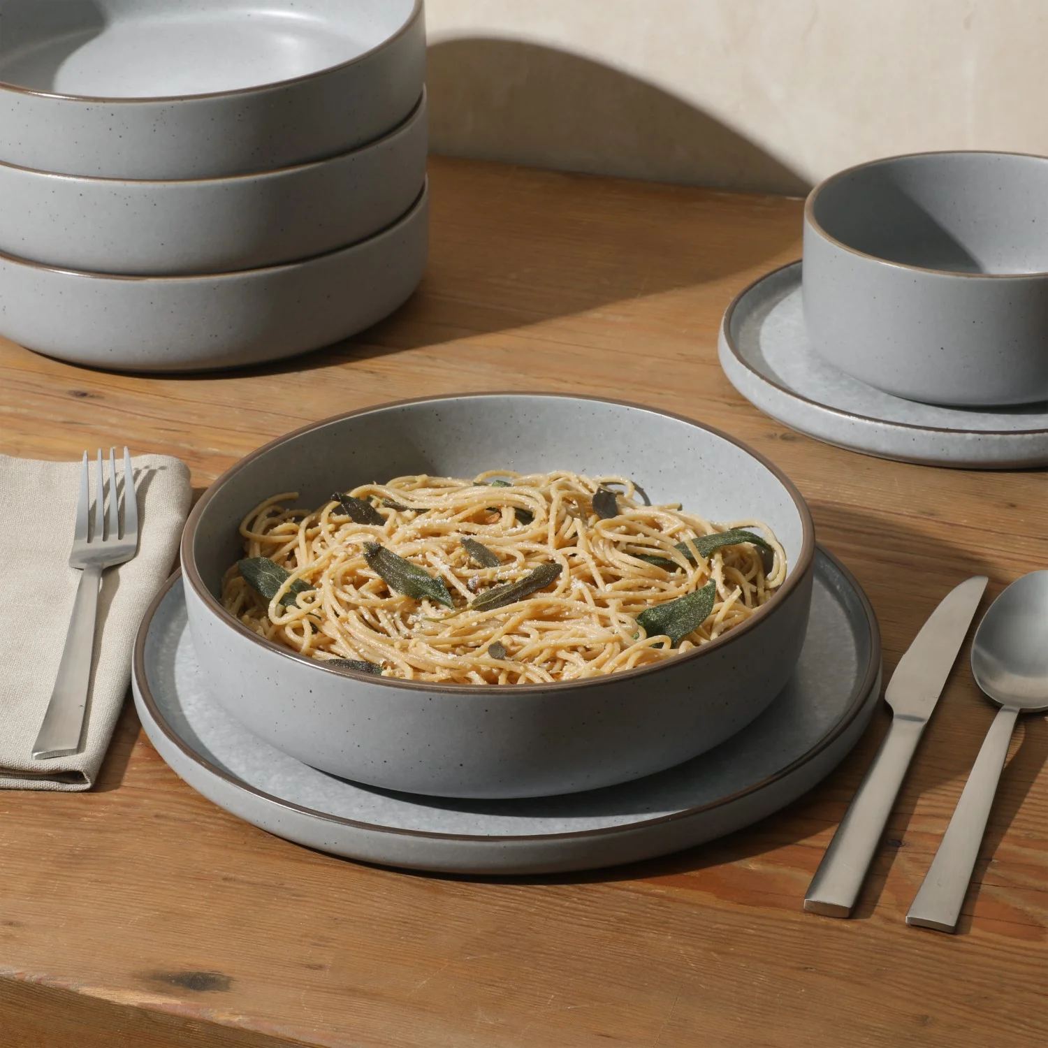 Gibson Elite Gelston Stoneware Matte Reactive Glaze 16 Piece (Service for 4) Plates and Bowl Dinnerware Set - Grey