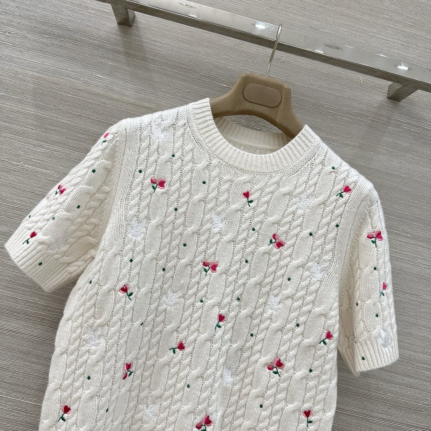 26NEW Round Neck Rose Floral Knit Cardigan