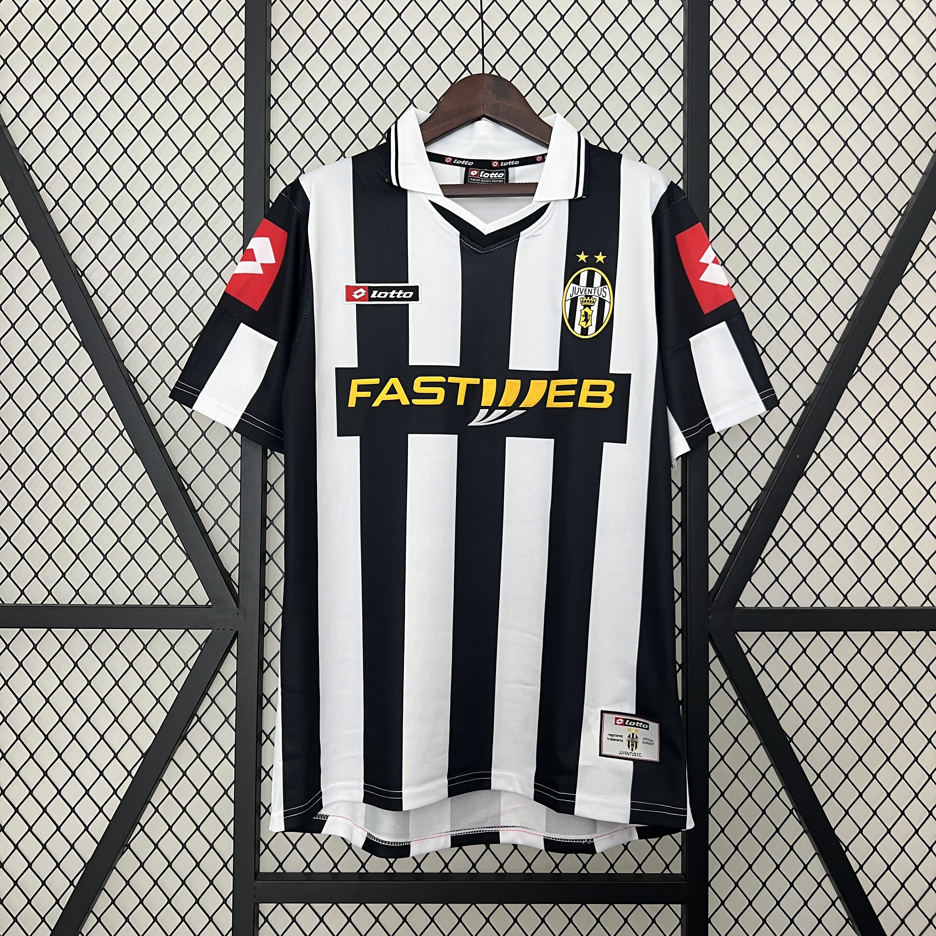 Retro Juventus 2001-02 Home Stadium Jersey